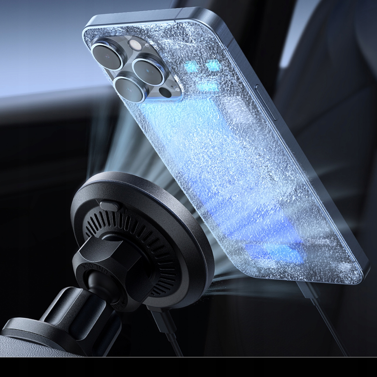 Telefon w uchwycie samochodowym z podświetlanym na niebiesko ekranem. Telefon jest na czarnej desce rozdzielczej.