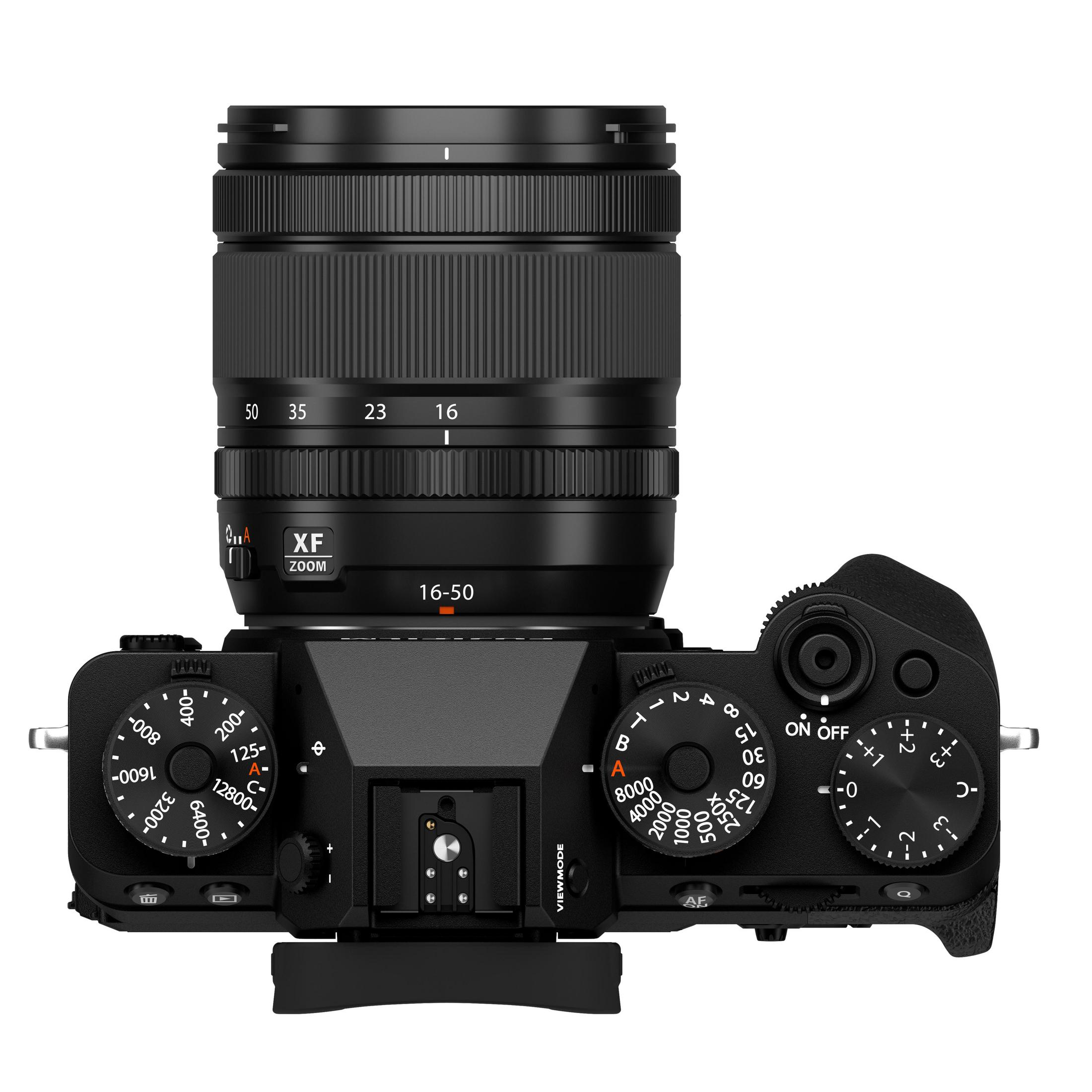 Het bovenaanzicht van een zwarte Fujifilm X-T5-camera met lens wordt weergegeven op een witte achtergrond.