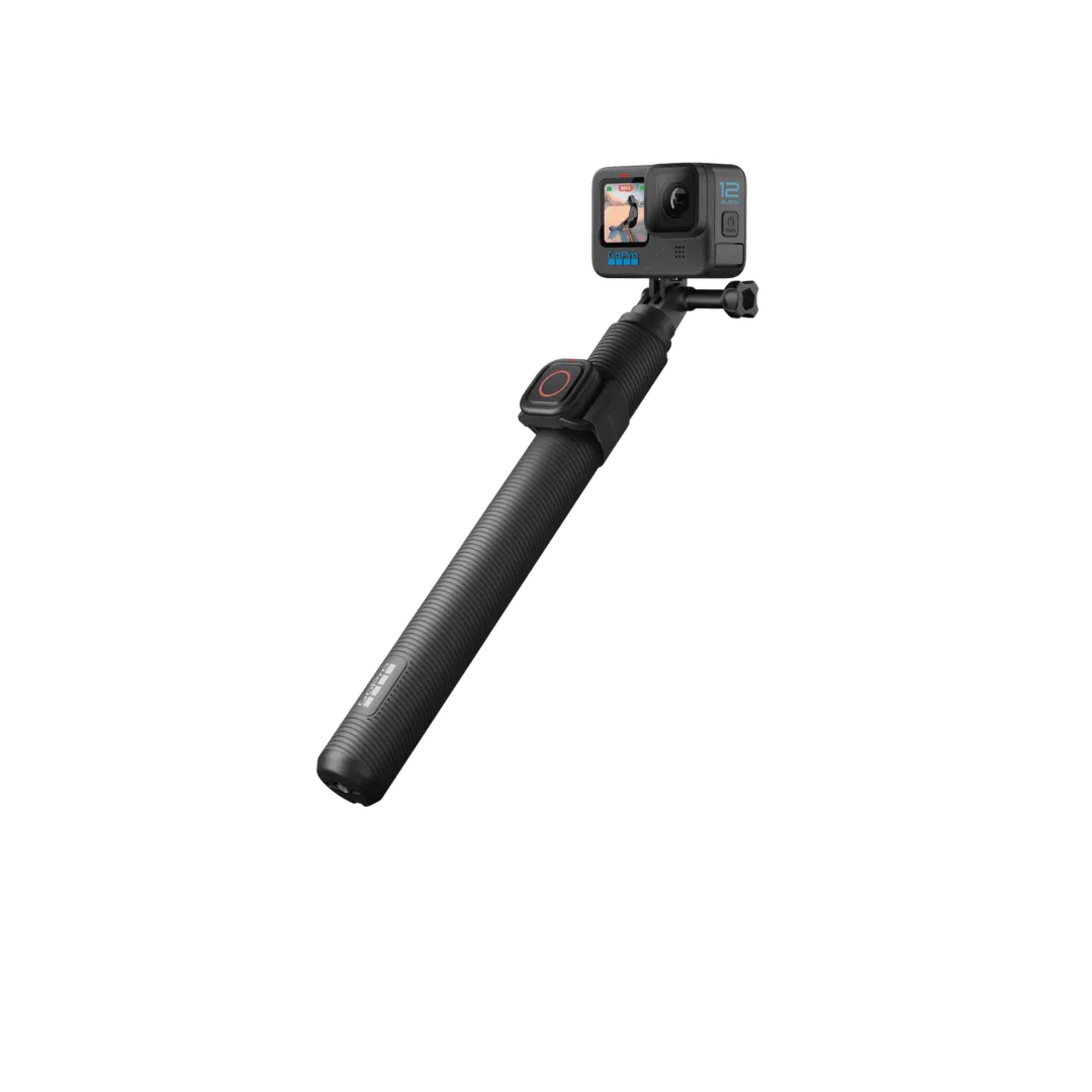 GoPro su un'impugnatura nera, che mostra uno schermo blu con le impostazioni.