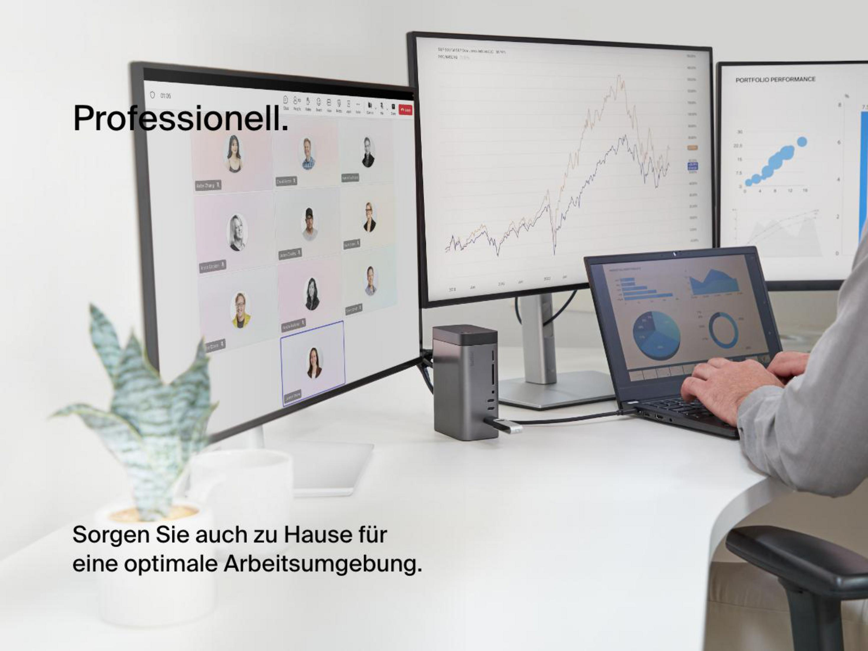 Ein Schreibtisch-Setup mit zwei Monitoren, einem Laptop und einer Belkin Thunderbolt Dock, das eine professionelle Homeoffice-Umgebung fördert.