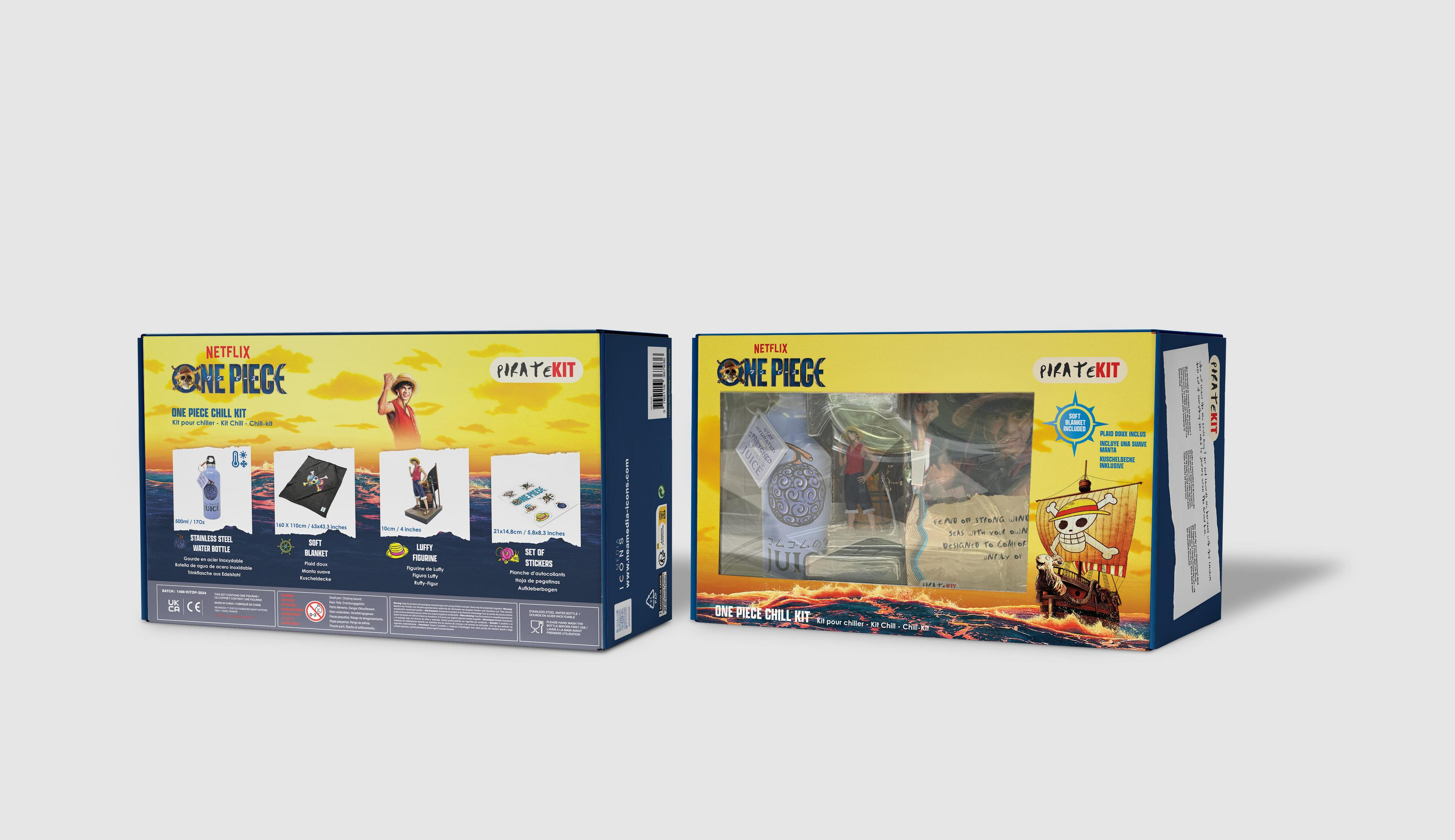 Zwei One Piece Piraten-Kit-Boxen auf einer weißen Oberfläche mit einer Decke, Flasche und Figur.