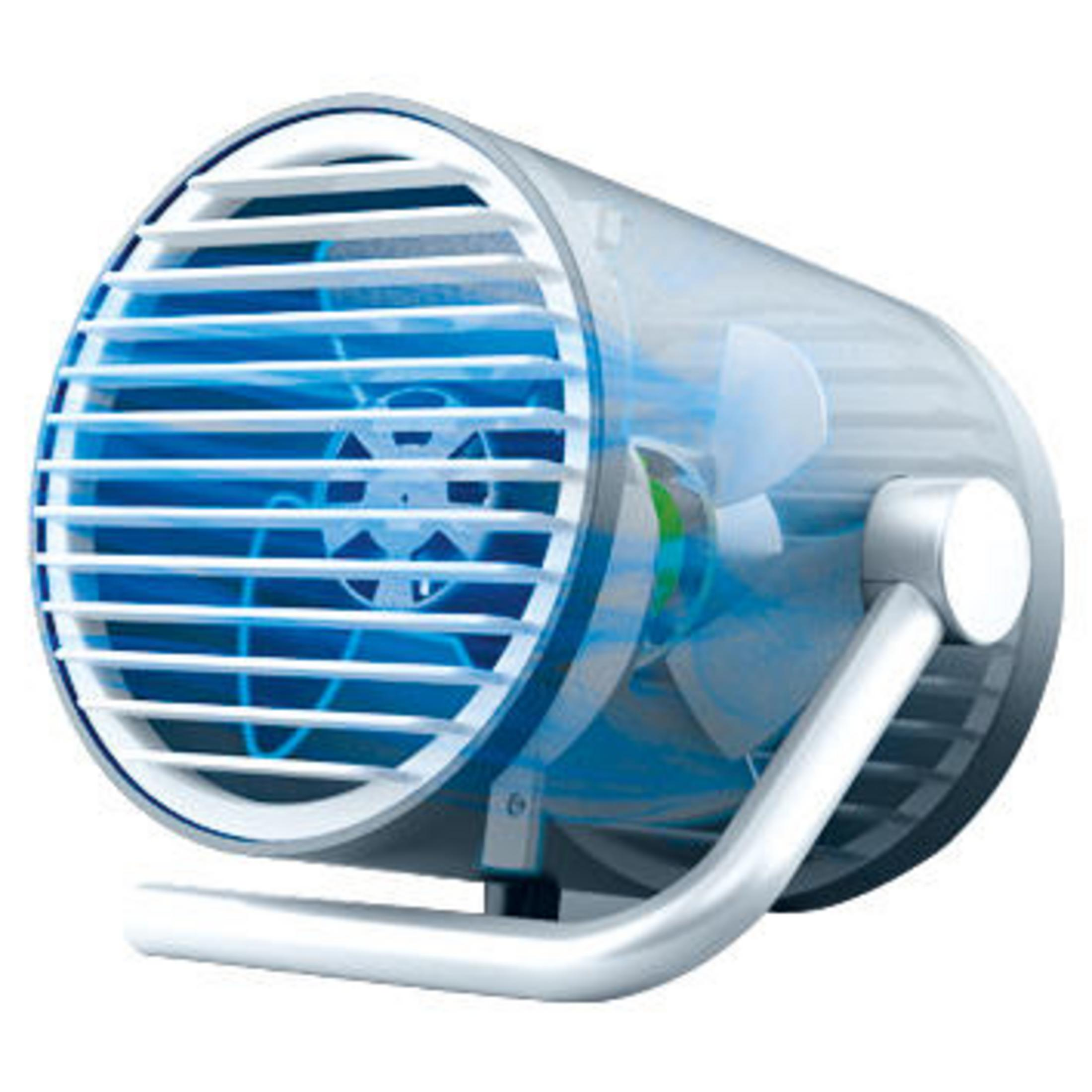 Un petit ventilateur cylindrique bleu et argenté avec une poignée est sur un fond blanc.