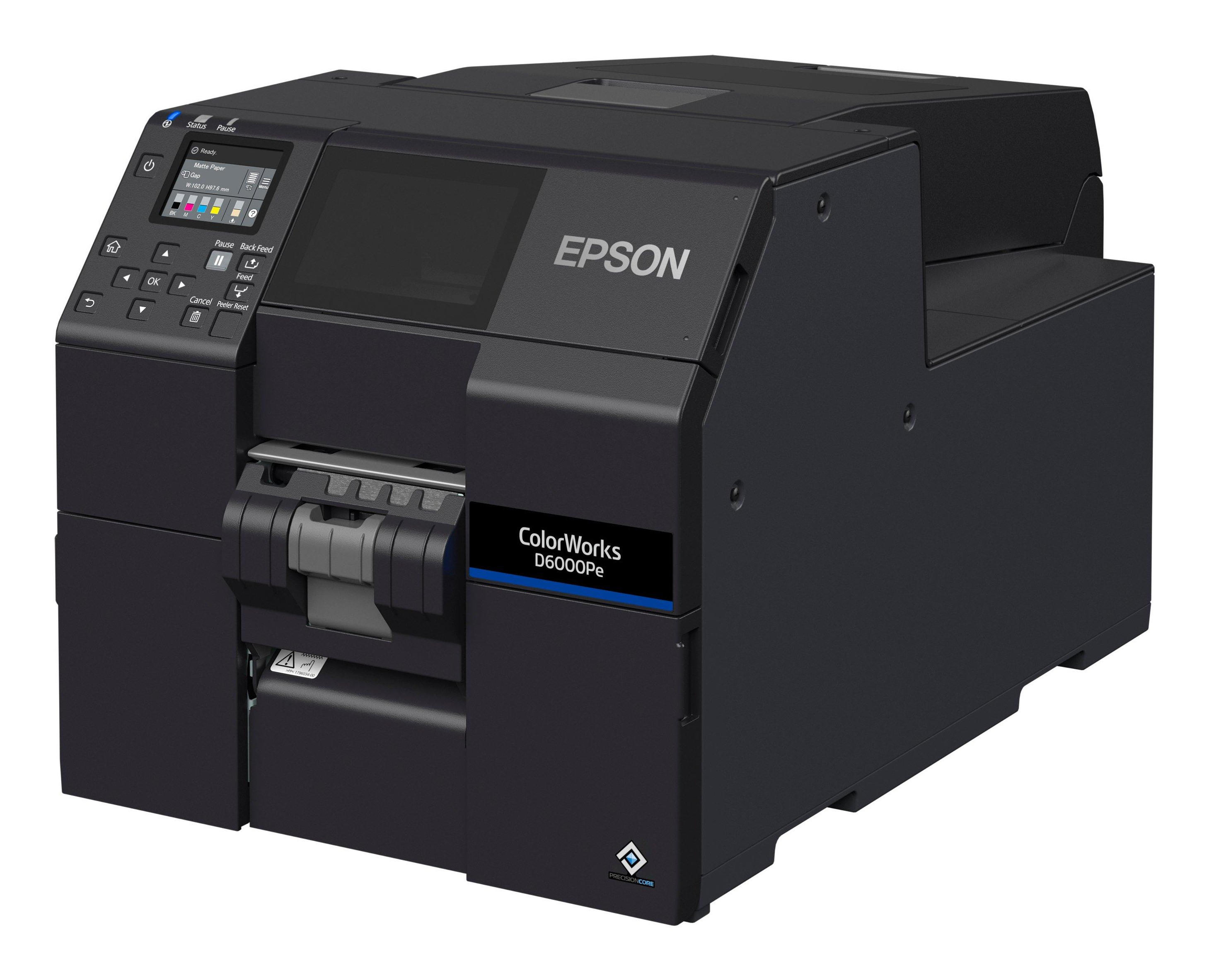 Stampante Epson nera con schermo a colori e pulsanti. Vista angolata. Sfondo bianco.