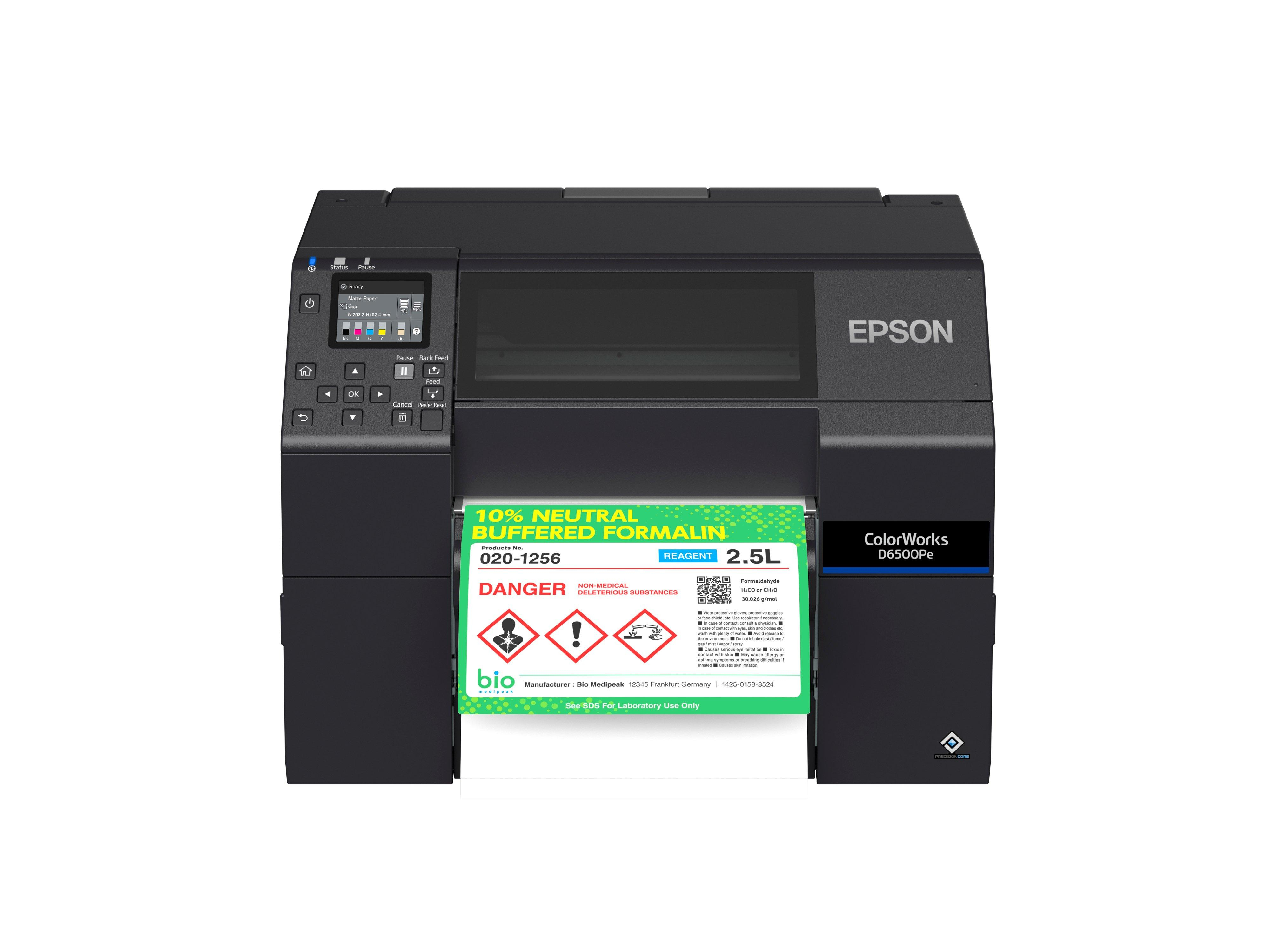Una stampante nera ColorWorks D6500Pe stampa un'etichetta con simboli di pericolo.