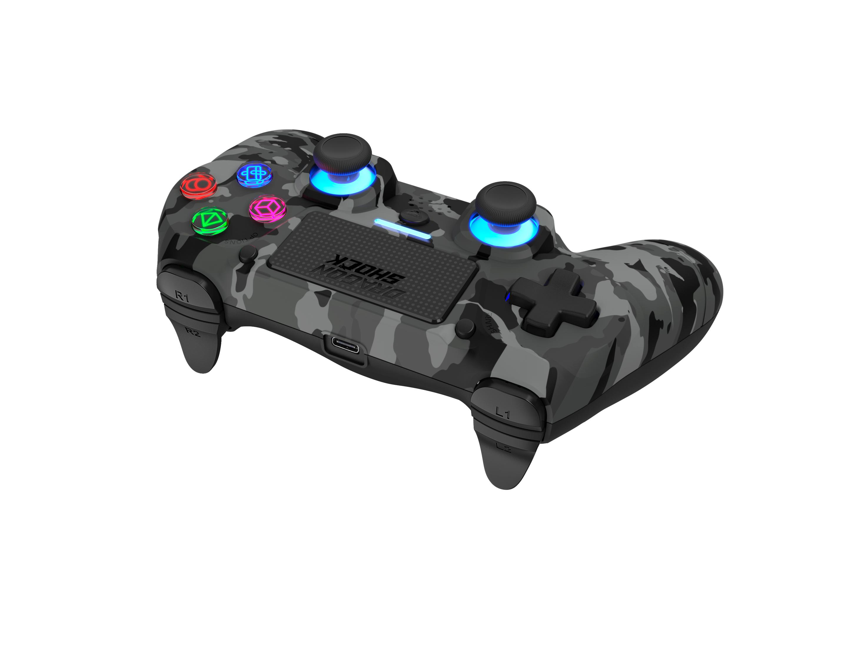 Controller di gioco mimetico grigio con joystick luminosi e pulsanti colorati su sfondo bianco.