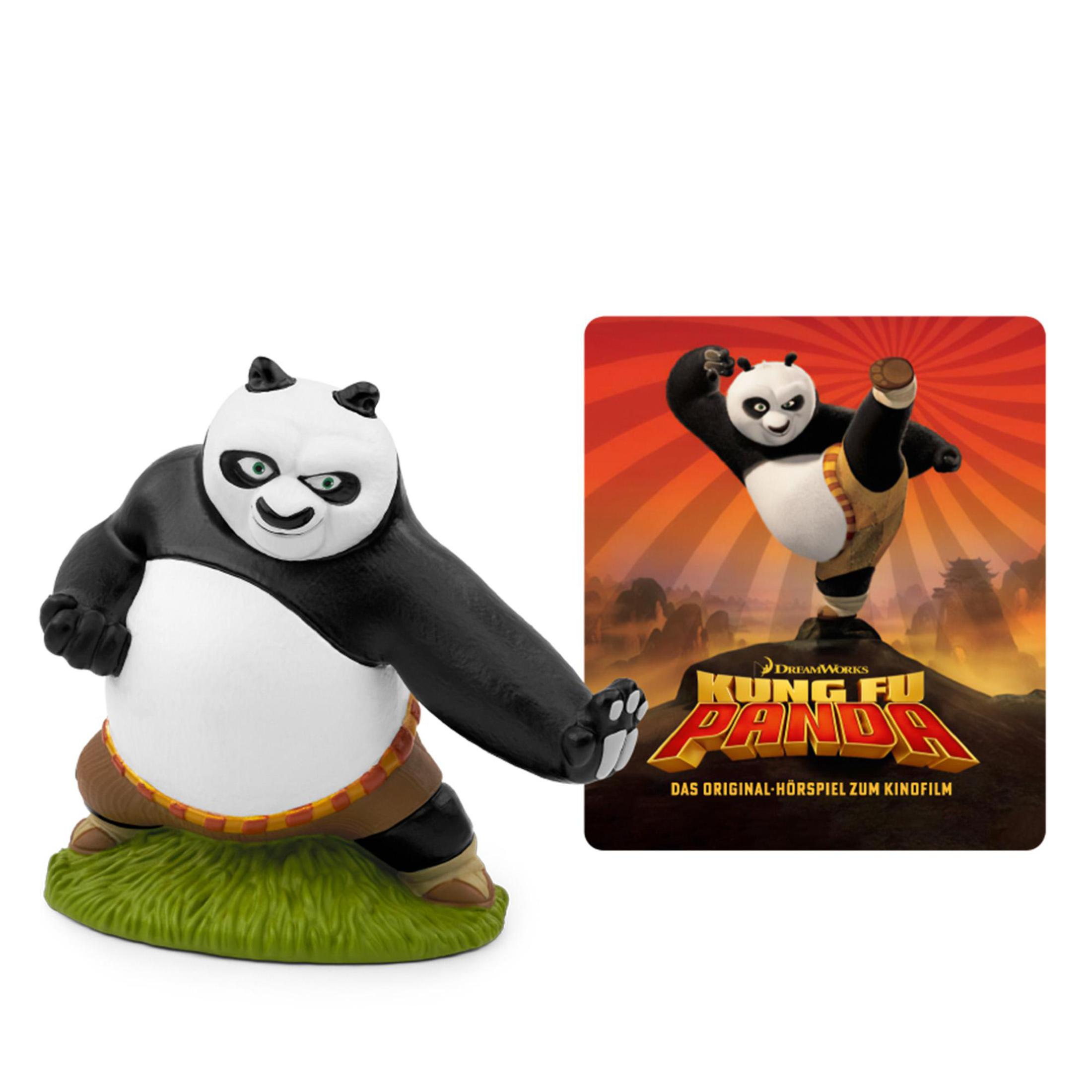 Eine Kung Fu Panda-Figur mit dem Cover des Filmsoundtracks, auf dem Po in einer Kick-Pose zu sehen ist.