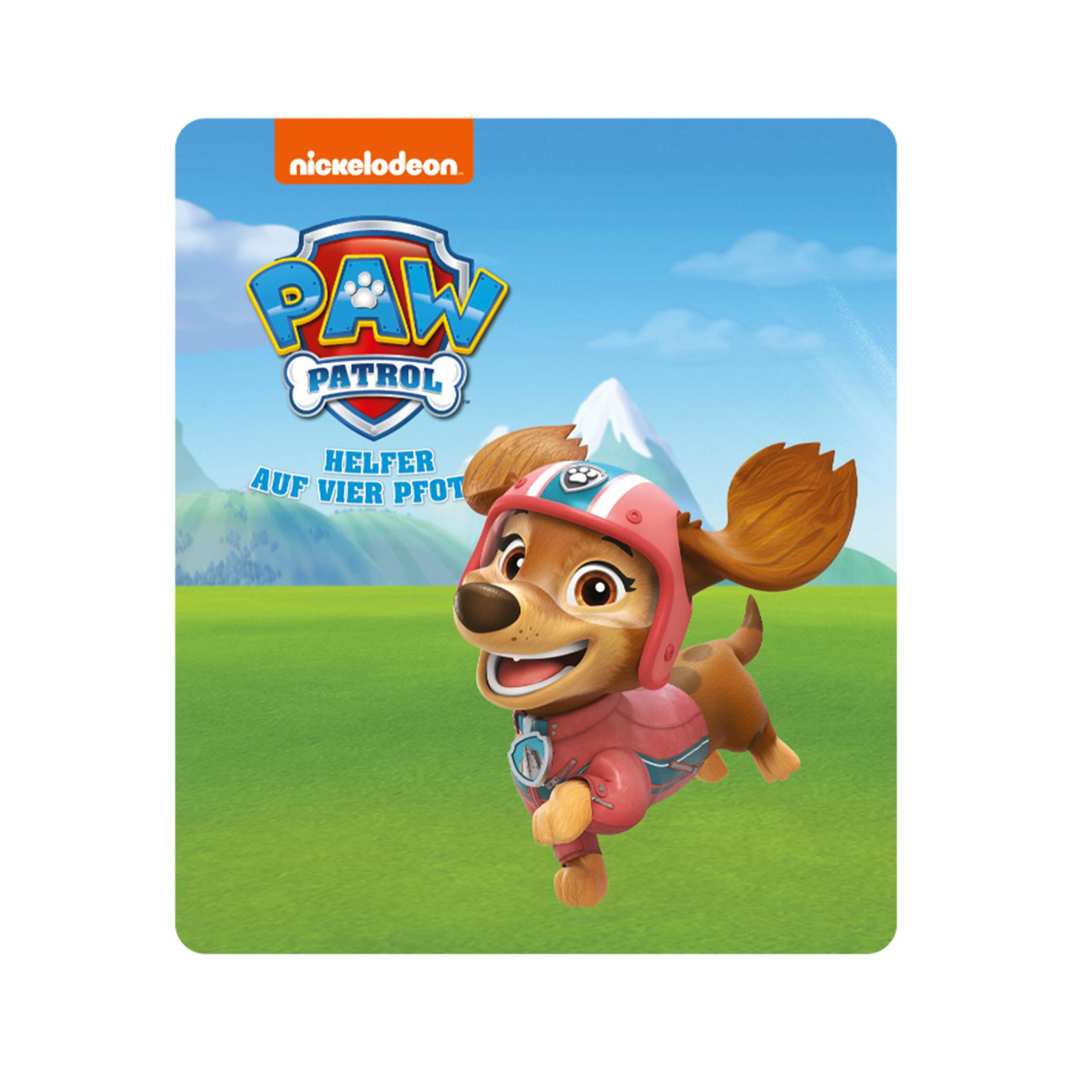 Ein Paw Patrol Skye-Charakter mit rosa Helm, der auf einem Feld rennt, vor einem blauen Himmel mit Wolken.