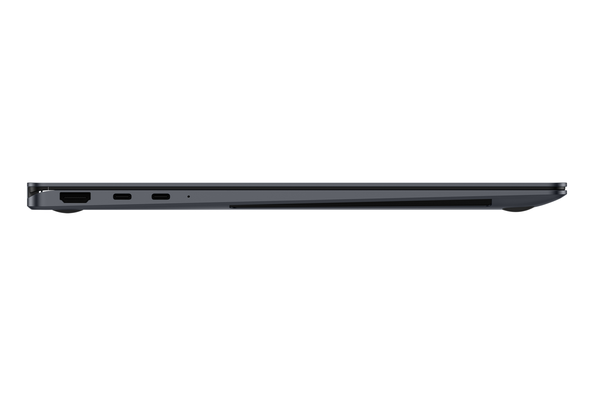 Ein schlanker, geschlossener Laptop ist von der Seite zu sehen und zeigt Anschlüsse an der linken Kante vor einem weißen Hintergrund.