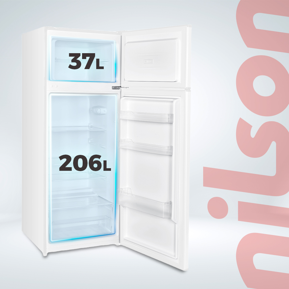 Un refrigerador blanco abierto con estantes transparentes muestra su congelador de 37L y su capacidad de 206L contra un fondo degradado.