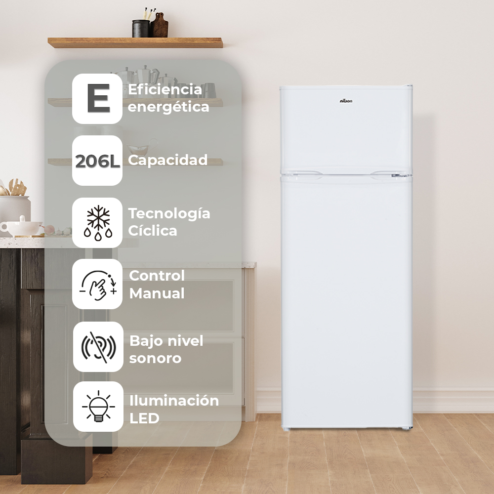 Un refrigerador blanco se encuentra en un entorno de cocina, con superposiciones de texto que indican la eficiencia energética y las características.