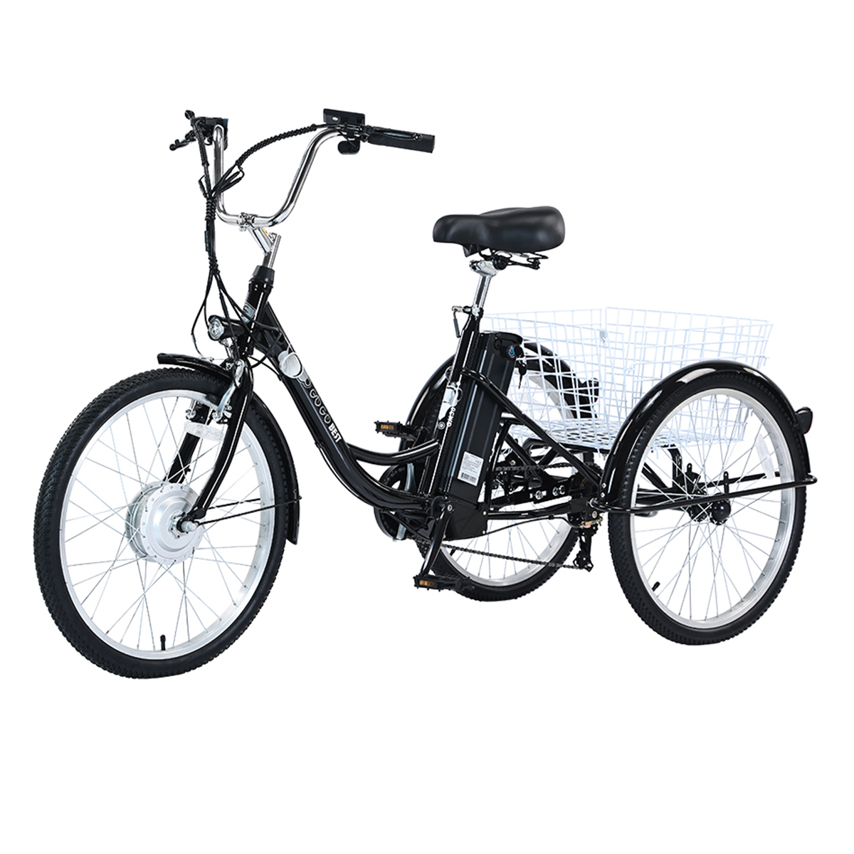 Czarny elektryczny trójkołowiec z białym koszem. Trójkołowiec jest na białym tle. Ma czarne siedzenie.