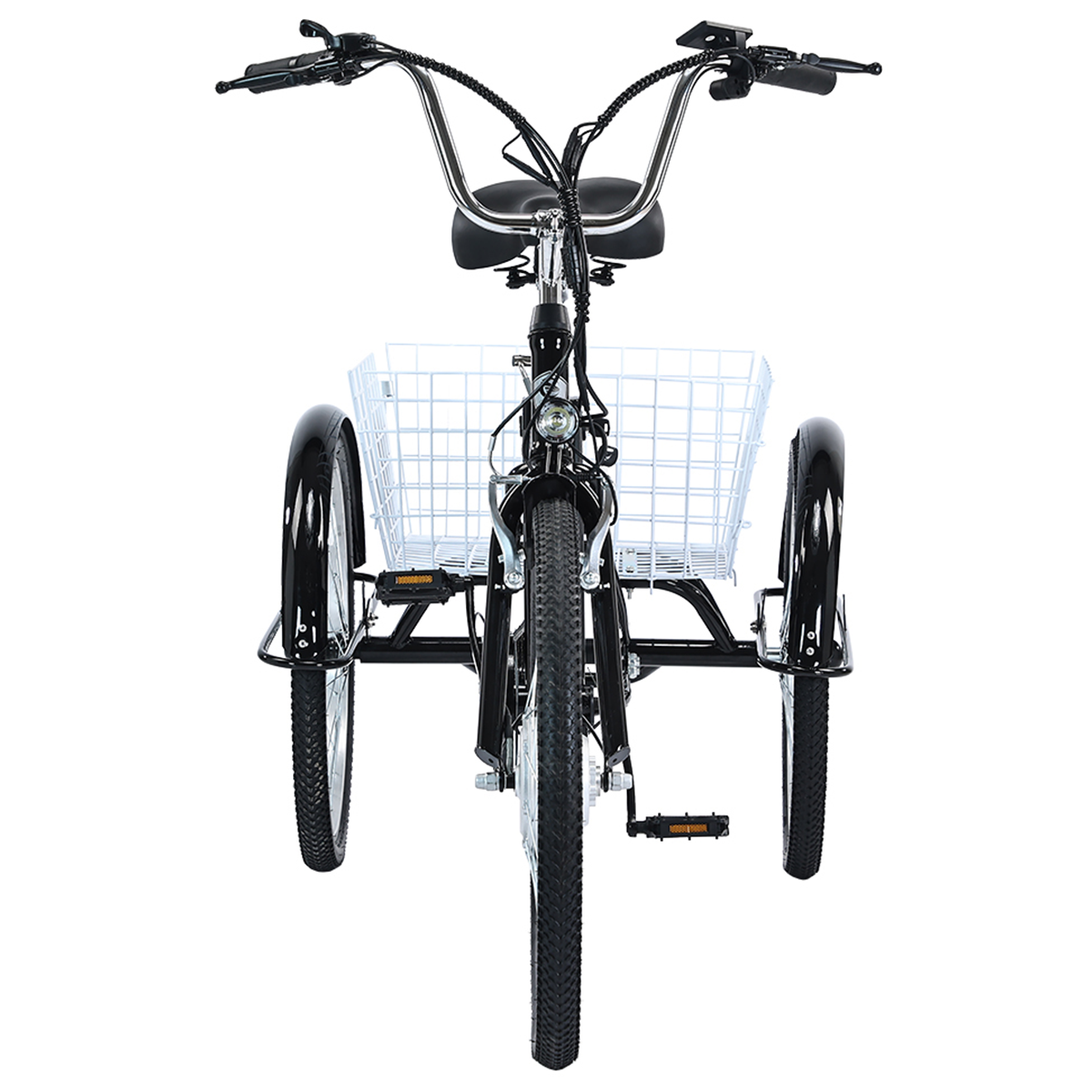 Widok z przodu czarnego elektrycznego trójkołowca z białym koszem. Jest na białym tle.