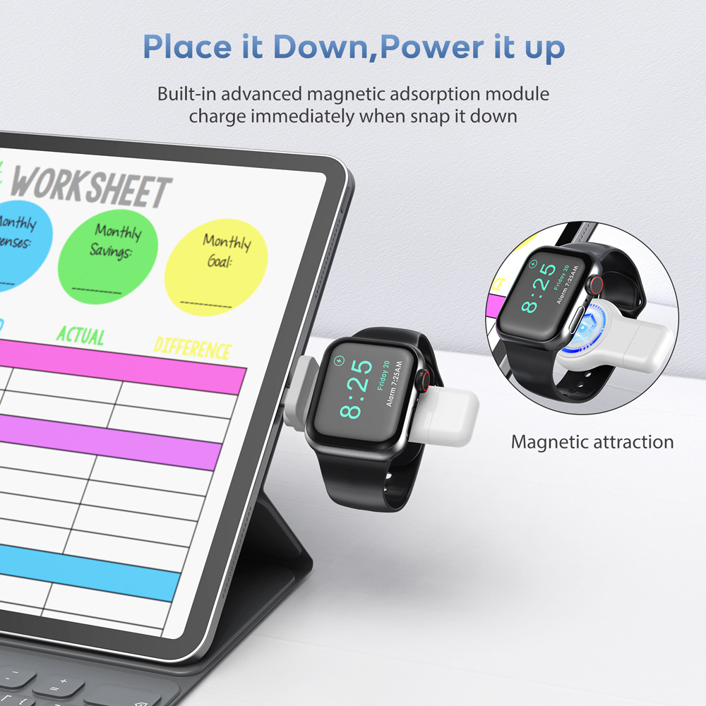 Apple Watch wird an einem weißen Multi-Anschluss geladen. Ein Tablet und eine Tastatur sind ebenfalls vorhanden.