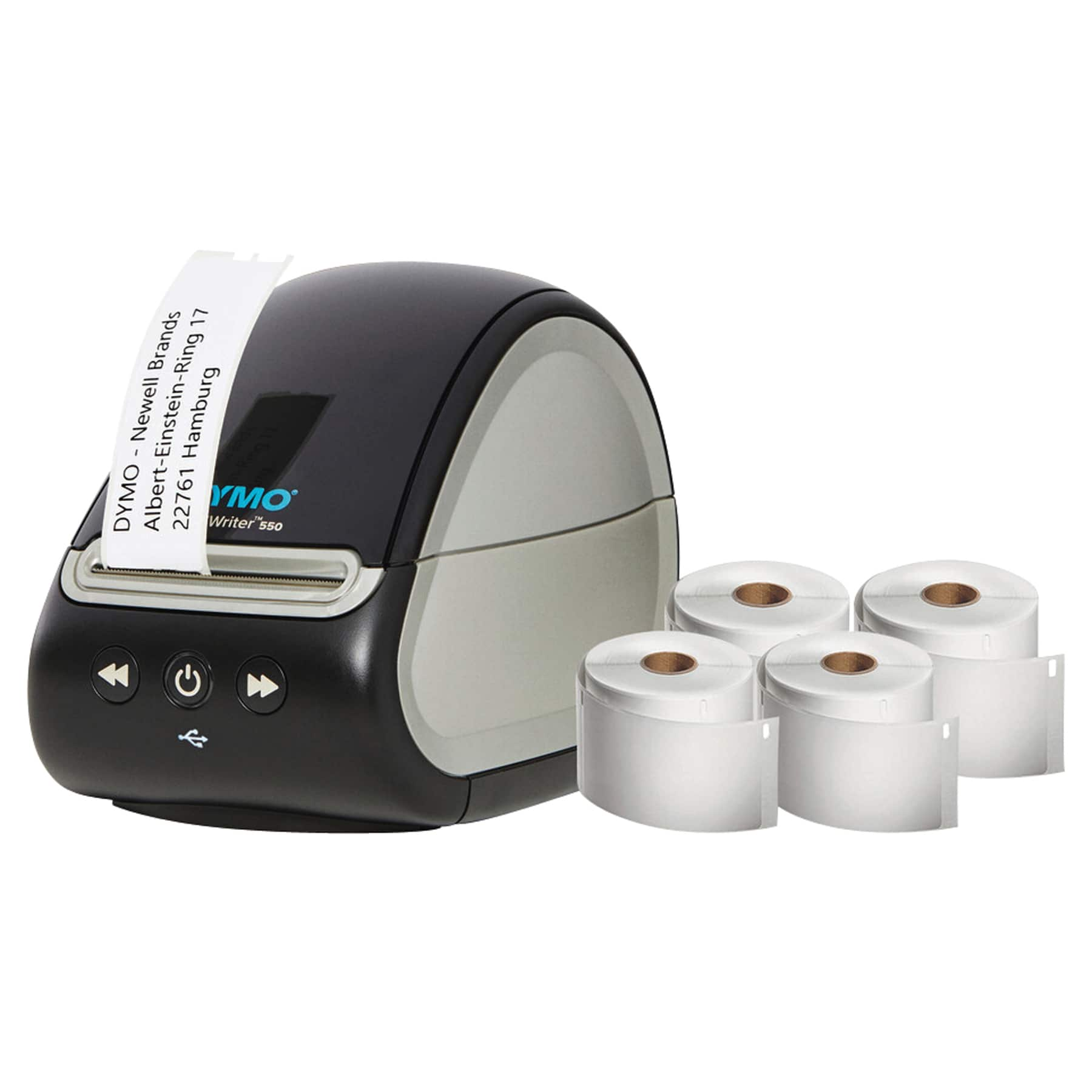 Una stampante per etichette DYMO LabelWriter 550 con un'etichetta in uscita. Ci sono rotoli di etichette a destra.