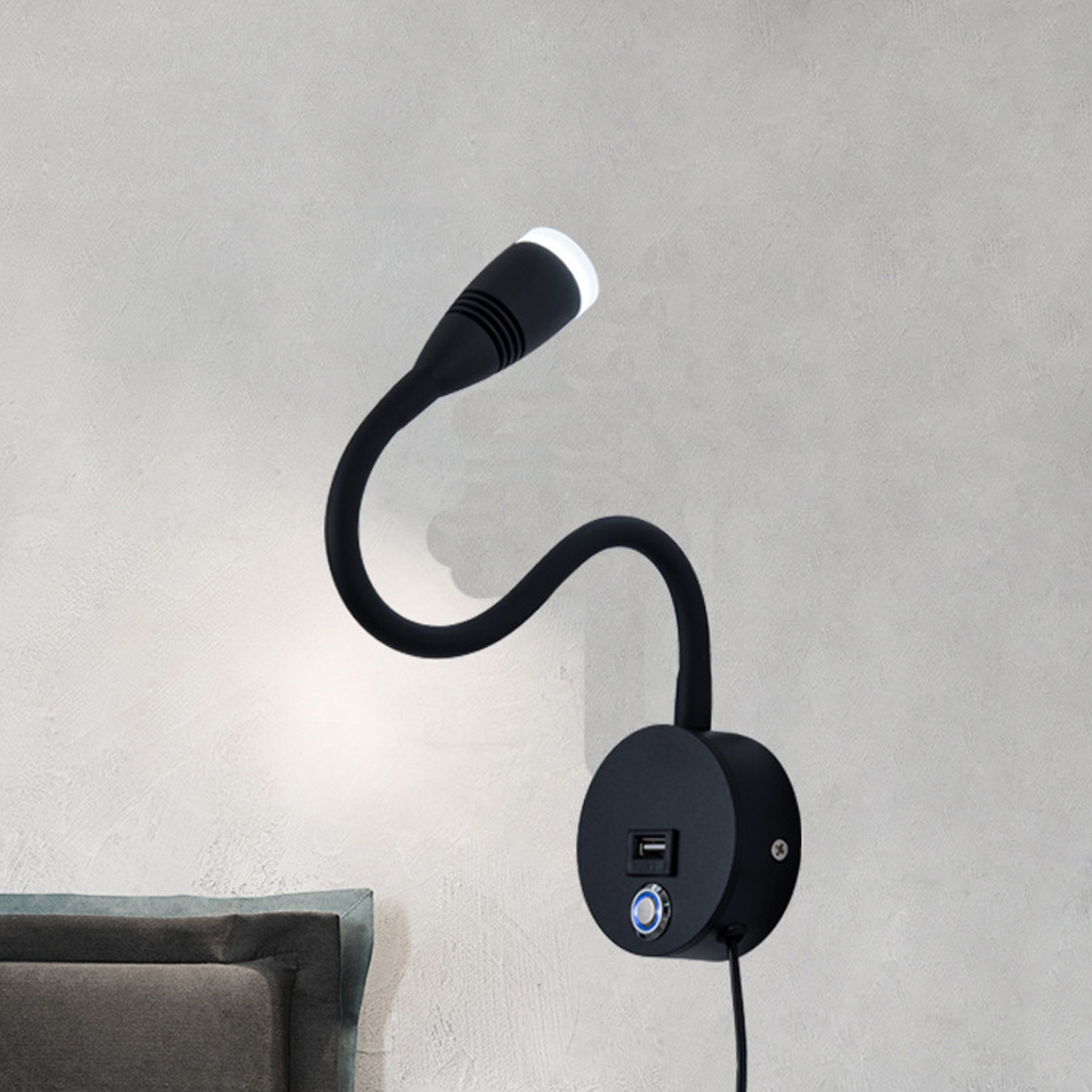 Schwarze Wandlampe an der Wand montiert, beleuchtet.