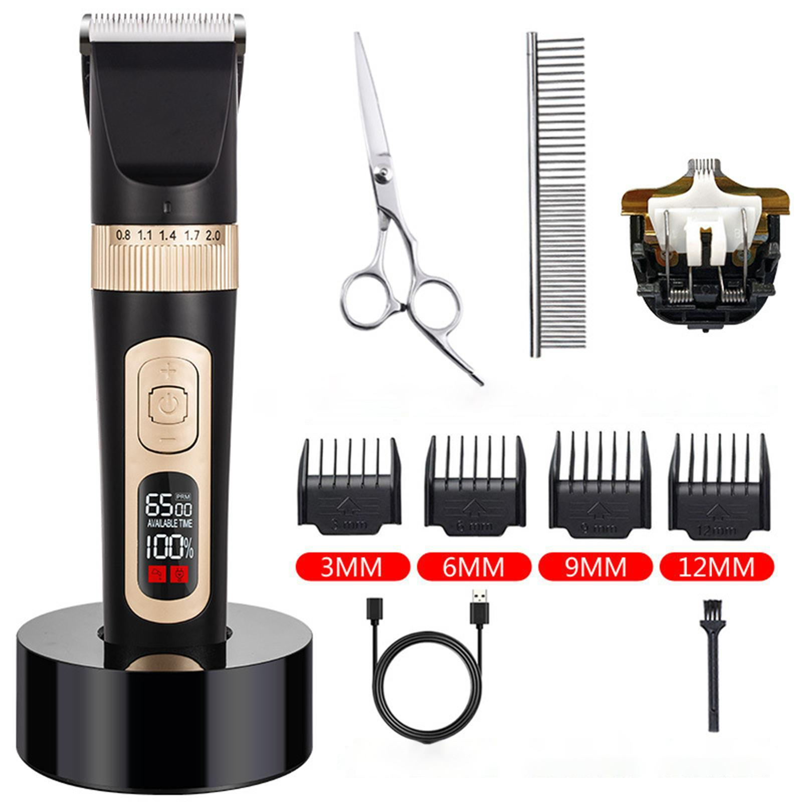 Schwarze und goldene Haarschneidemaschine mit Zubehör: Schere, Kämme und Führungskämme.