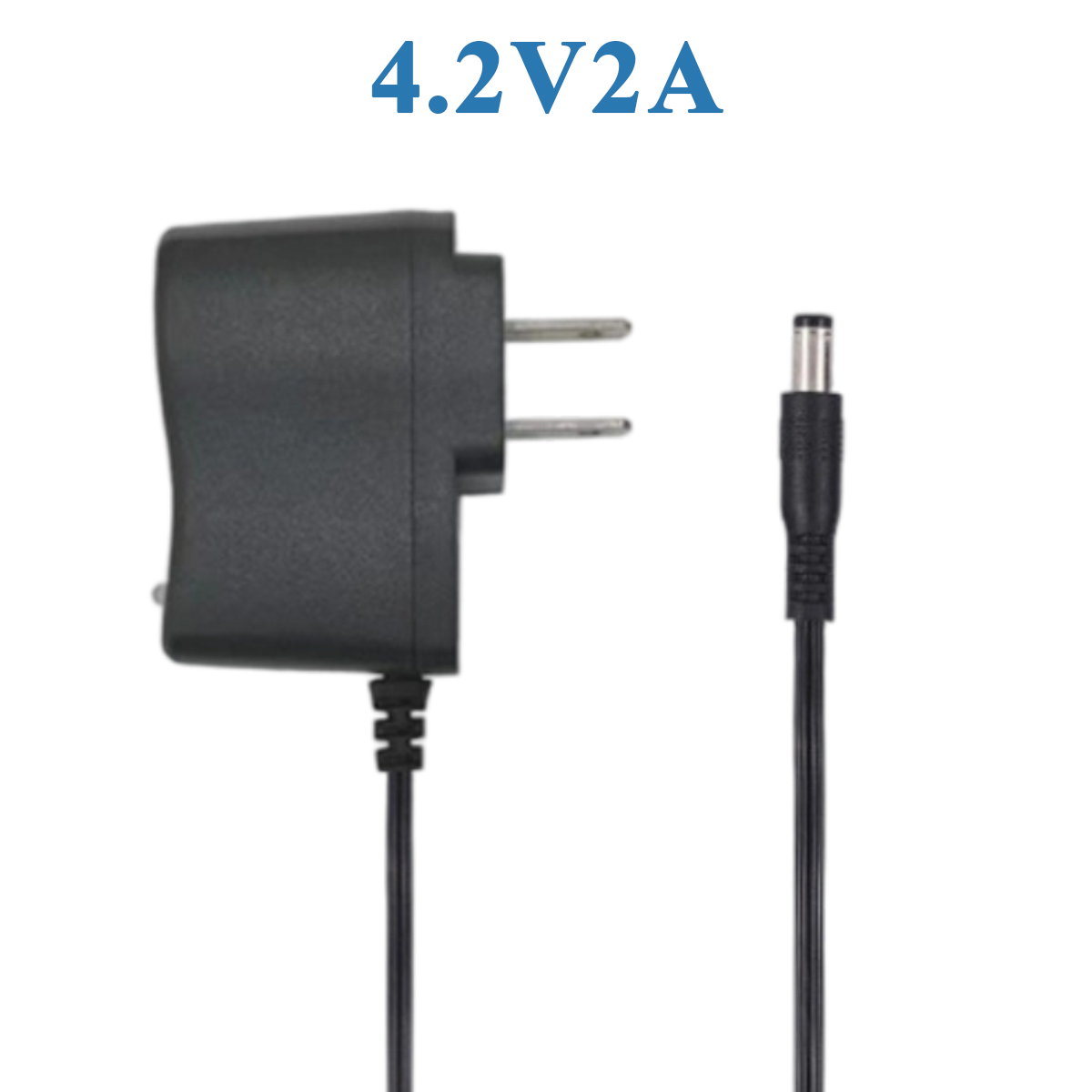 Ein schwarzer Netzadapter mit Kabel und Stecker wird vor einem weißen Hintergrund angezeigt. Text lautet 4,2 V2A.