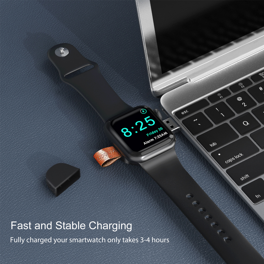 Apple Watch lädt neben einem Laptop und betont das schnelle und stabile Laden.