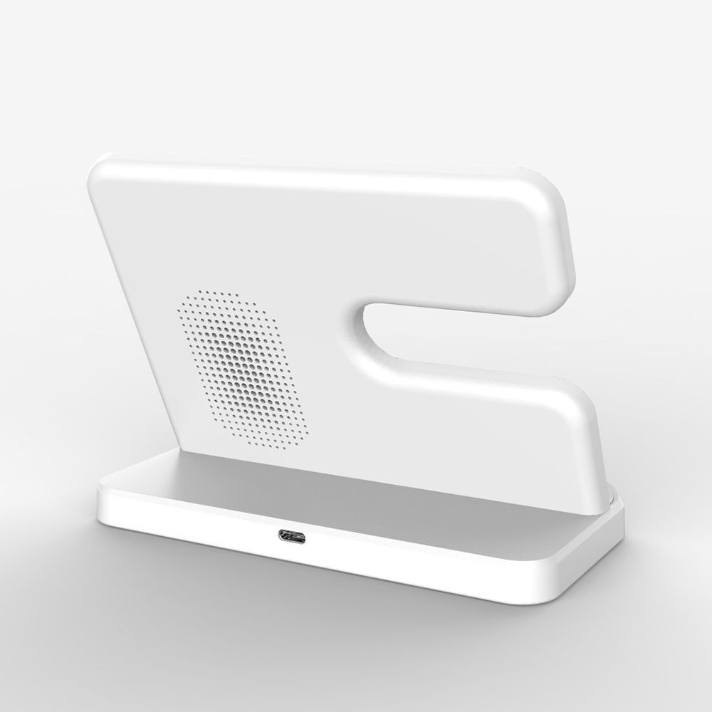 Die Rückseite einer weißen Ladestation hat eine strukturierte Oberfläche und ein schlankes, minimalistisches Design auf einer weißen Oberfläche.