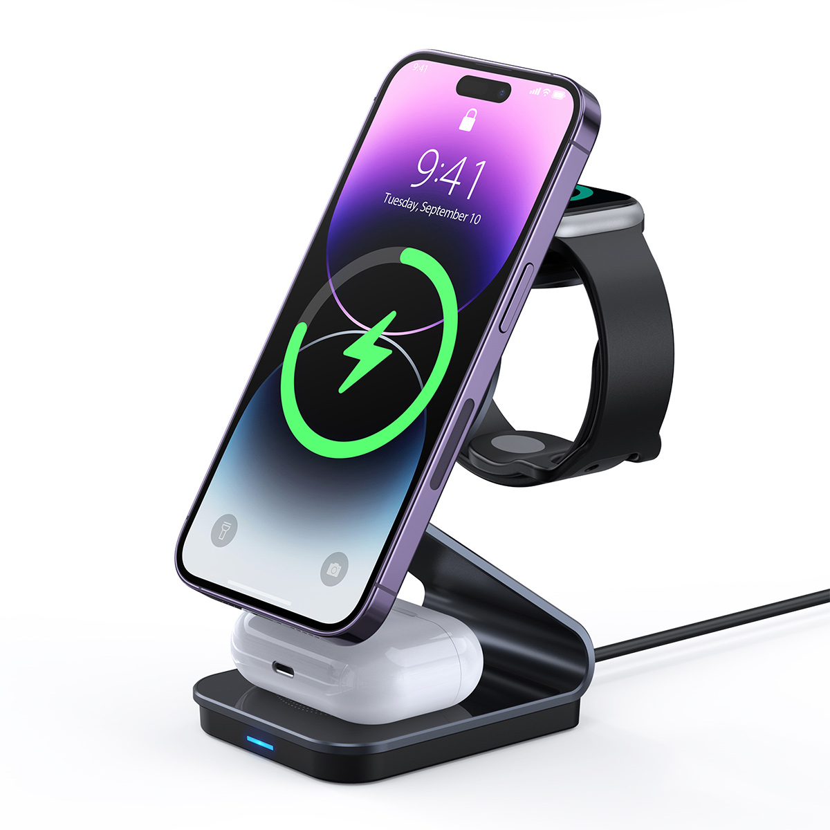 Eine Ladestation mit einem ladenden Telefon, einer Apple Watch und einem Paar AirPods.
