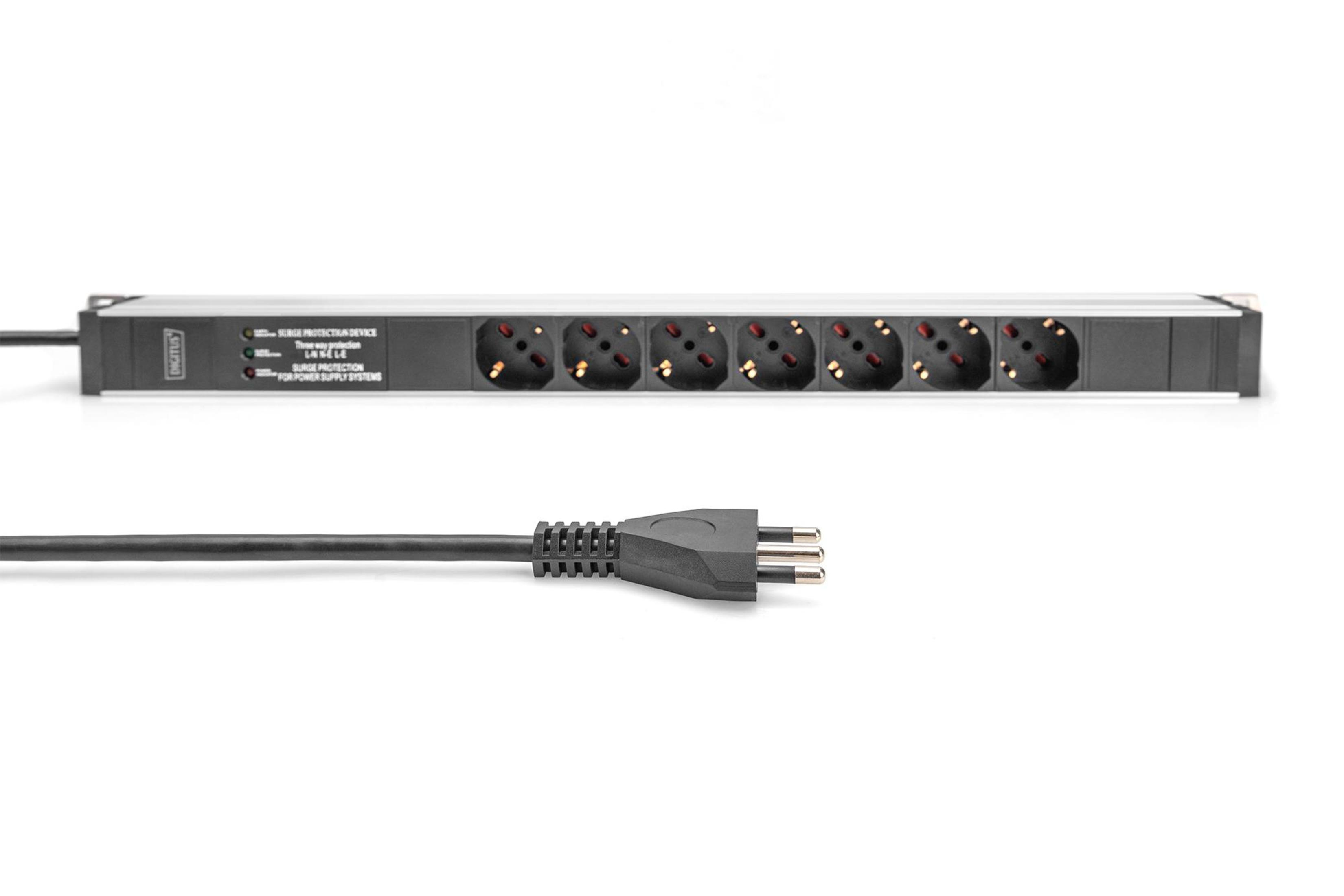 Na białym tle pokazano listwę przeciwprzepięciową z wieloma gniazdami i przewodem zasilającym.