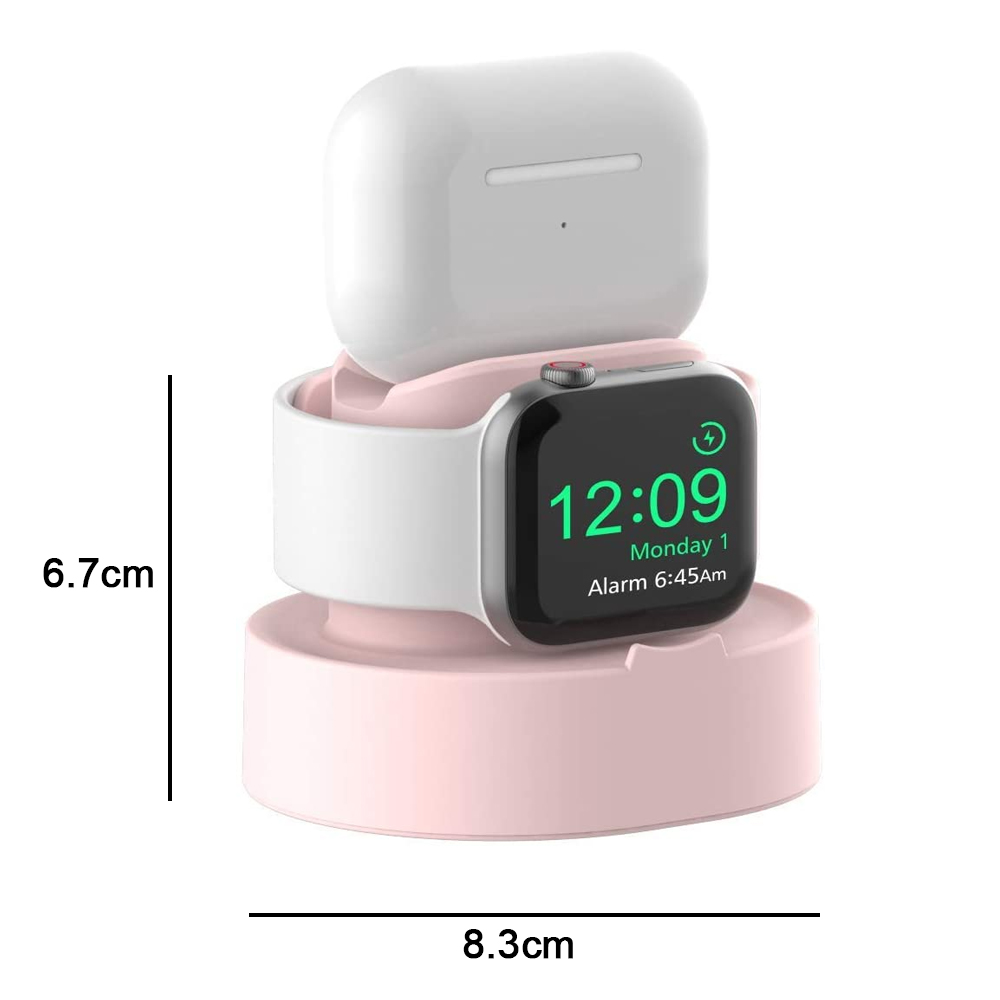 Ein rosa Ladeständer hält Ohrhörer und eine Uhr, die Abmessungen werden als 6,7 cm und 8,3 cm angegeben.