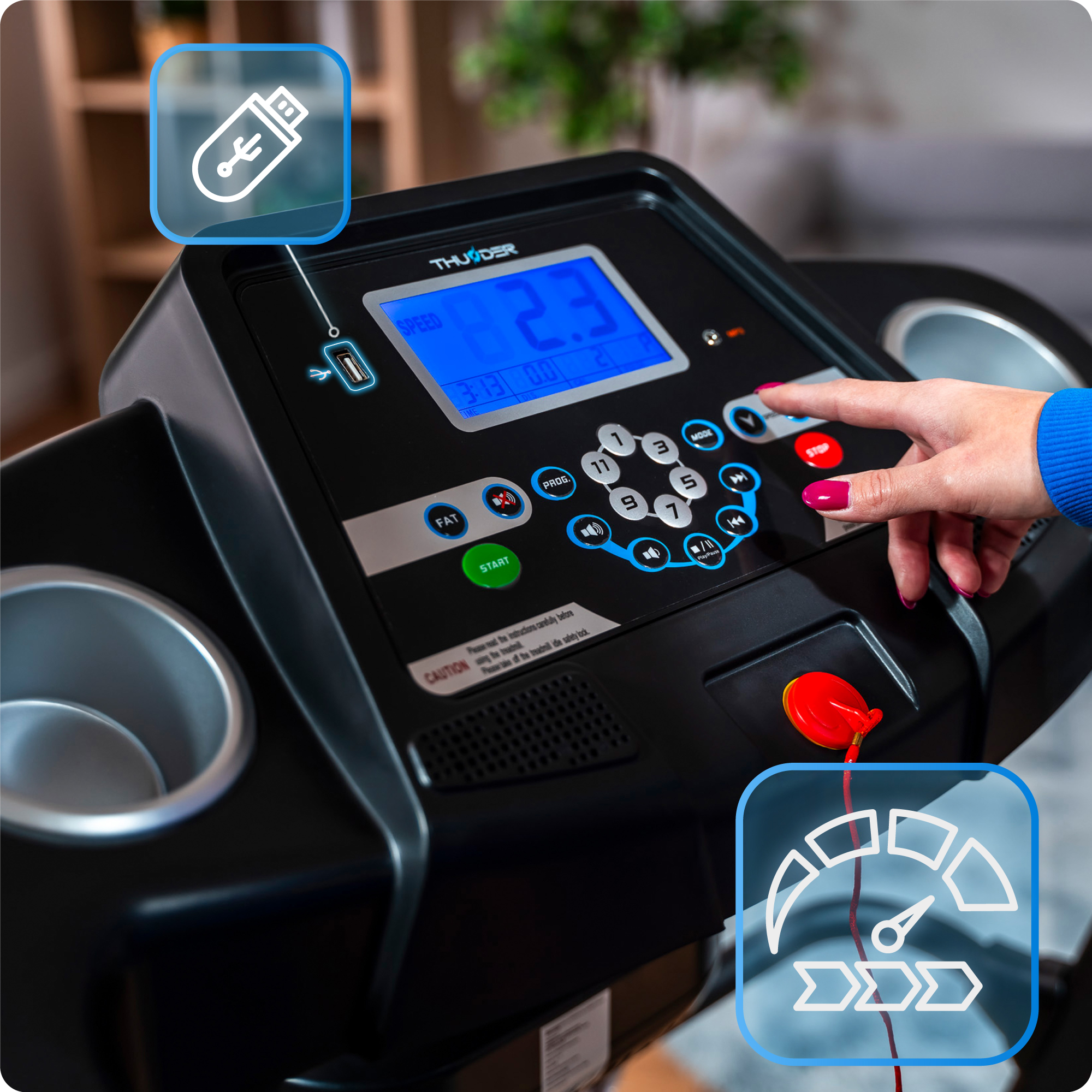 Zbliżenie na panel sterowania czarnej bieżni, z przyciskami, cyfrowym wyświetlaczem i kluczem bezpieczeństwa.