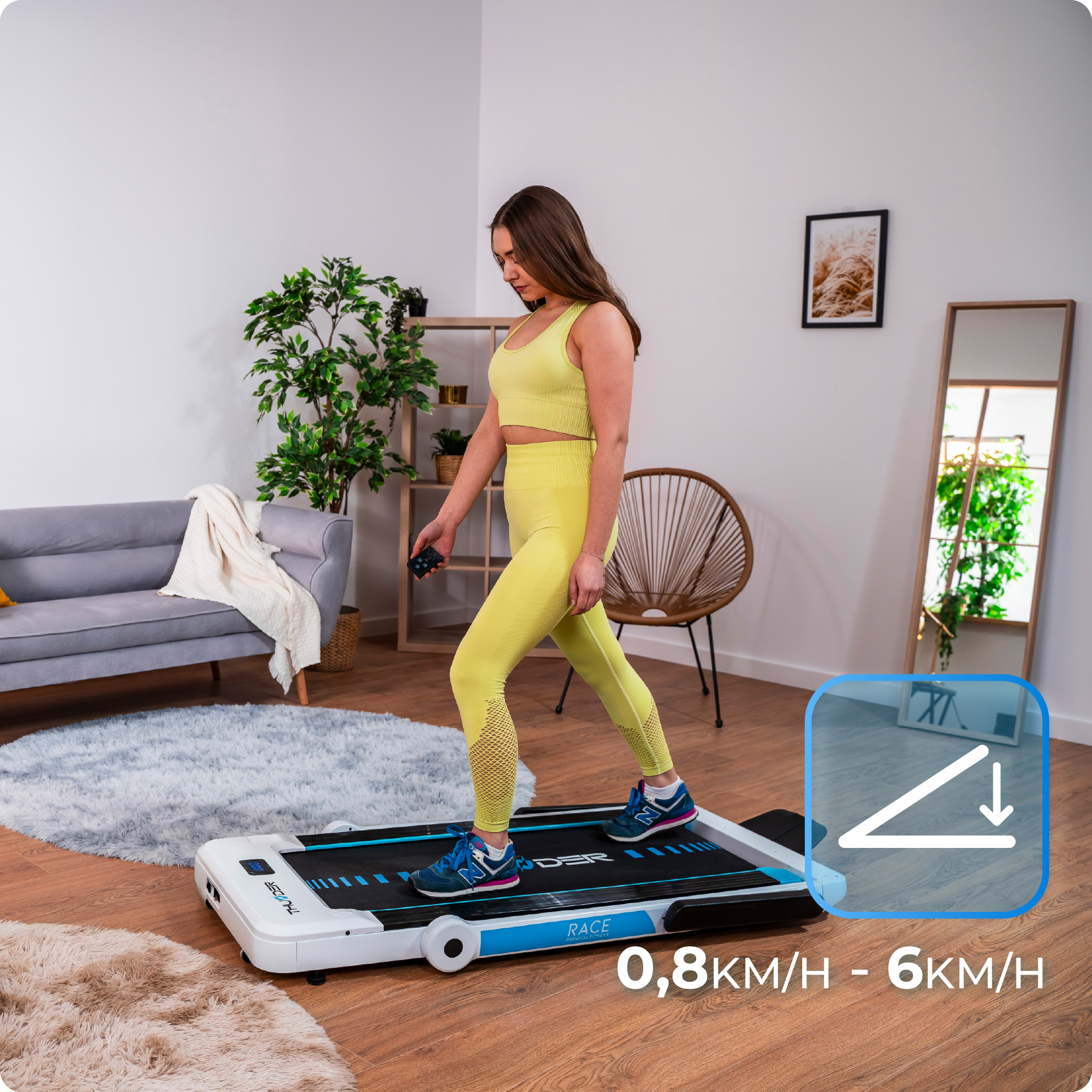 Kobieta korzysta z białej bieżni. Ikona nachylenia w dolnym rogu.