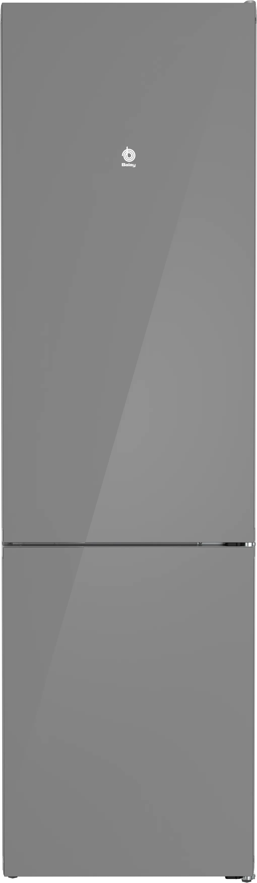 Un refrigerador alto y gris con dos puertas se encuentra verticalmente.