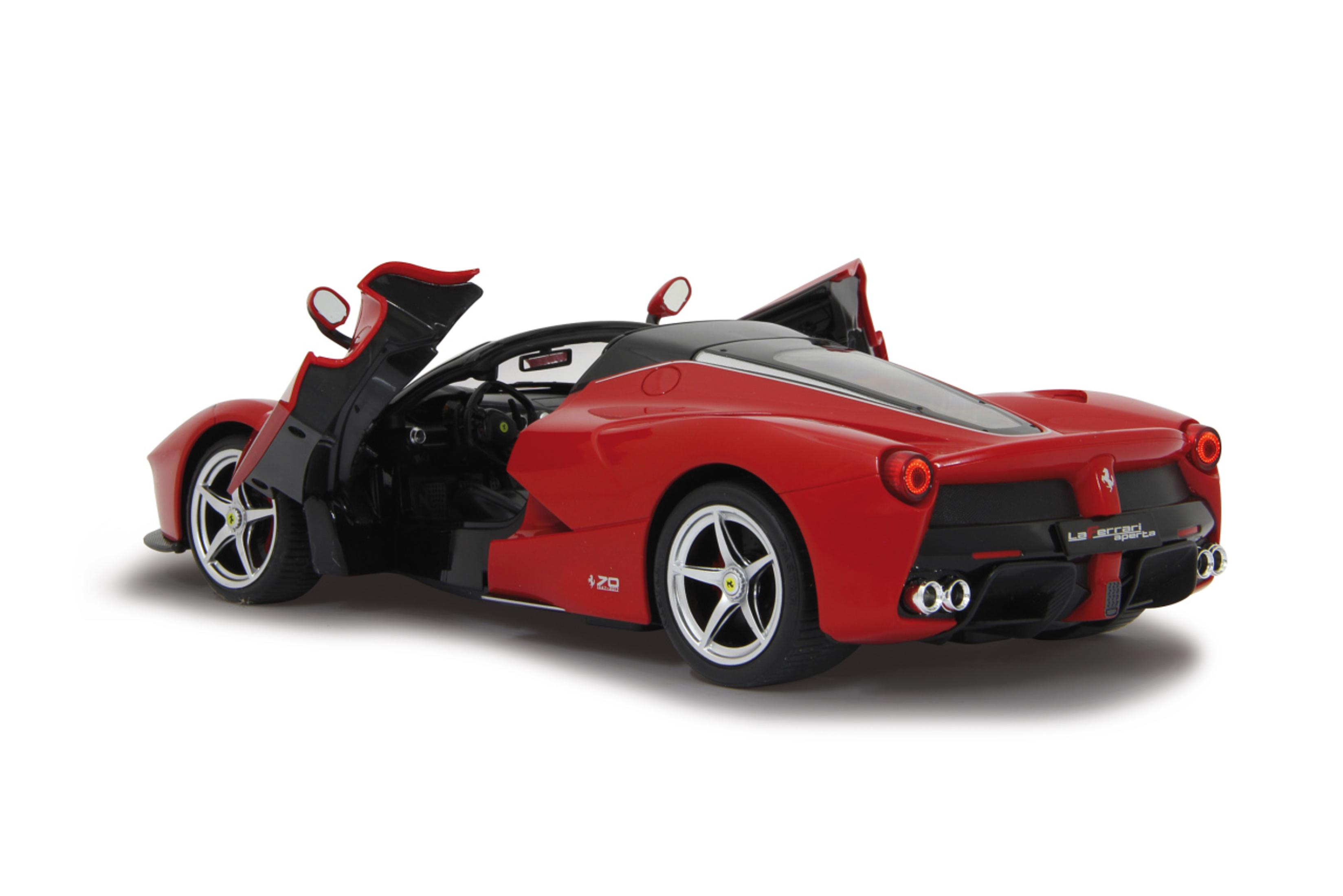 Ein roter LaFerrari mit geöffneten Türen, der sein schlankes Design, silberne Räder und schwarze Akzente auf weißem Hintergrund zeigt.