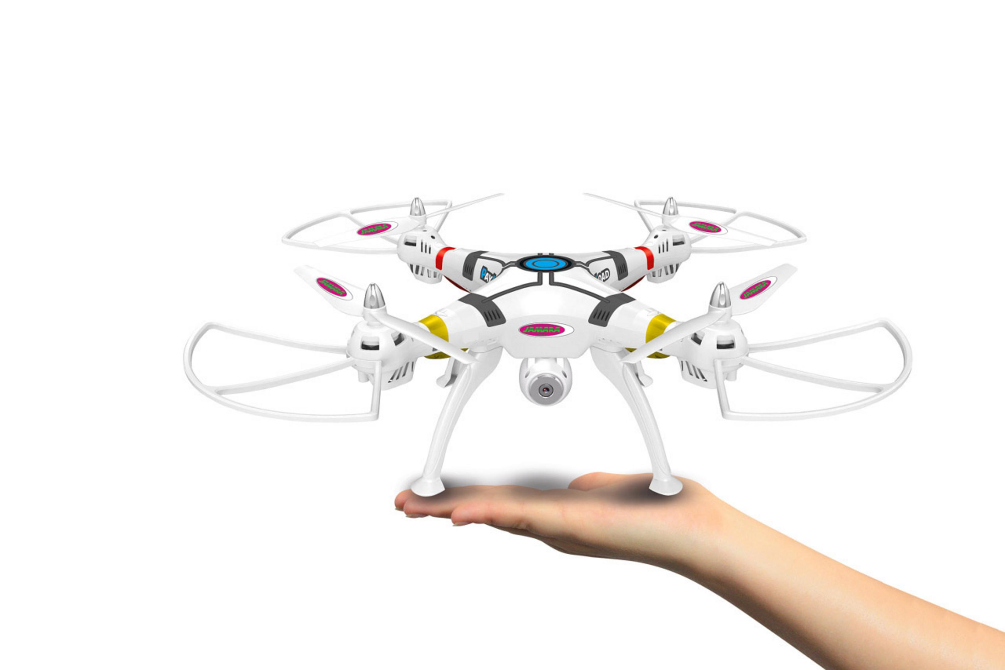 Biały dron z czarnymi i czerwonymi akcentami trzymany w dłoni. Zdjęcie studyjne, białe tło.