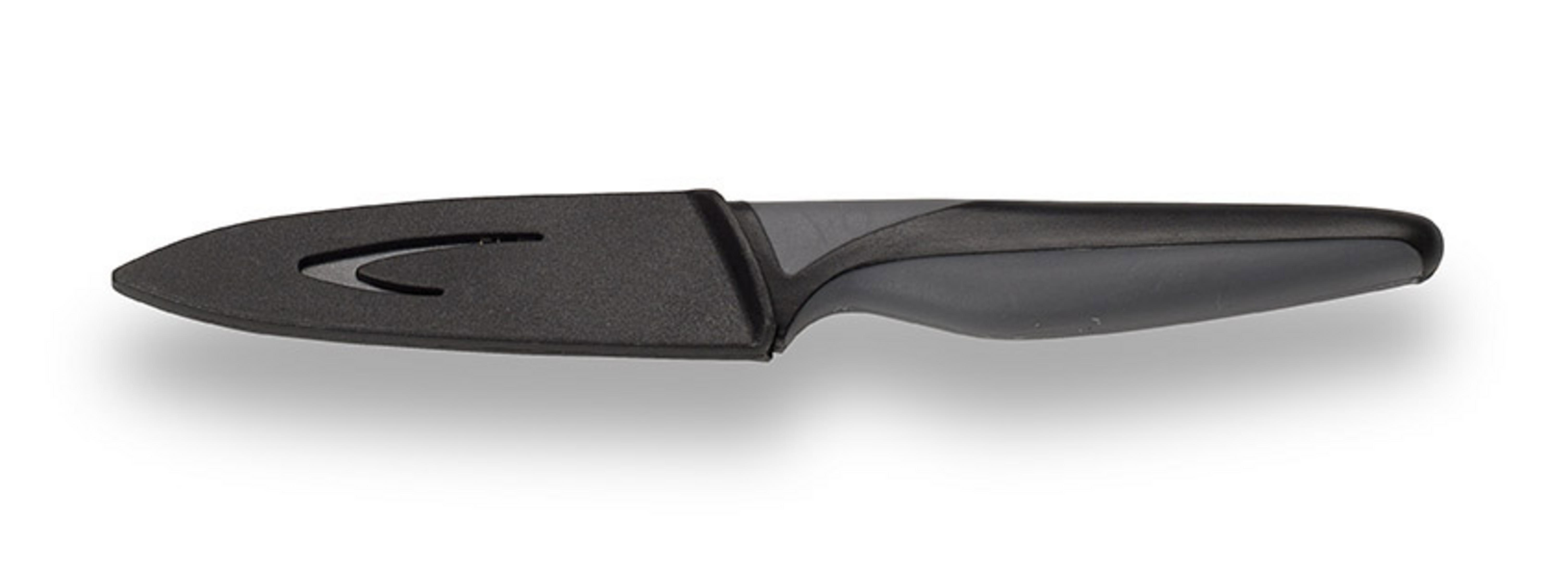 Ein schwarzes Messer mit einer Scheide, horizontal vor einem weißen Hintergrund positioniert.