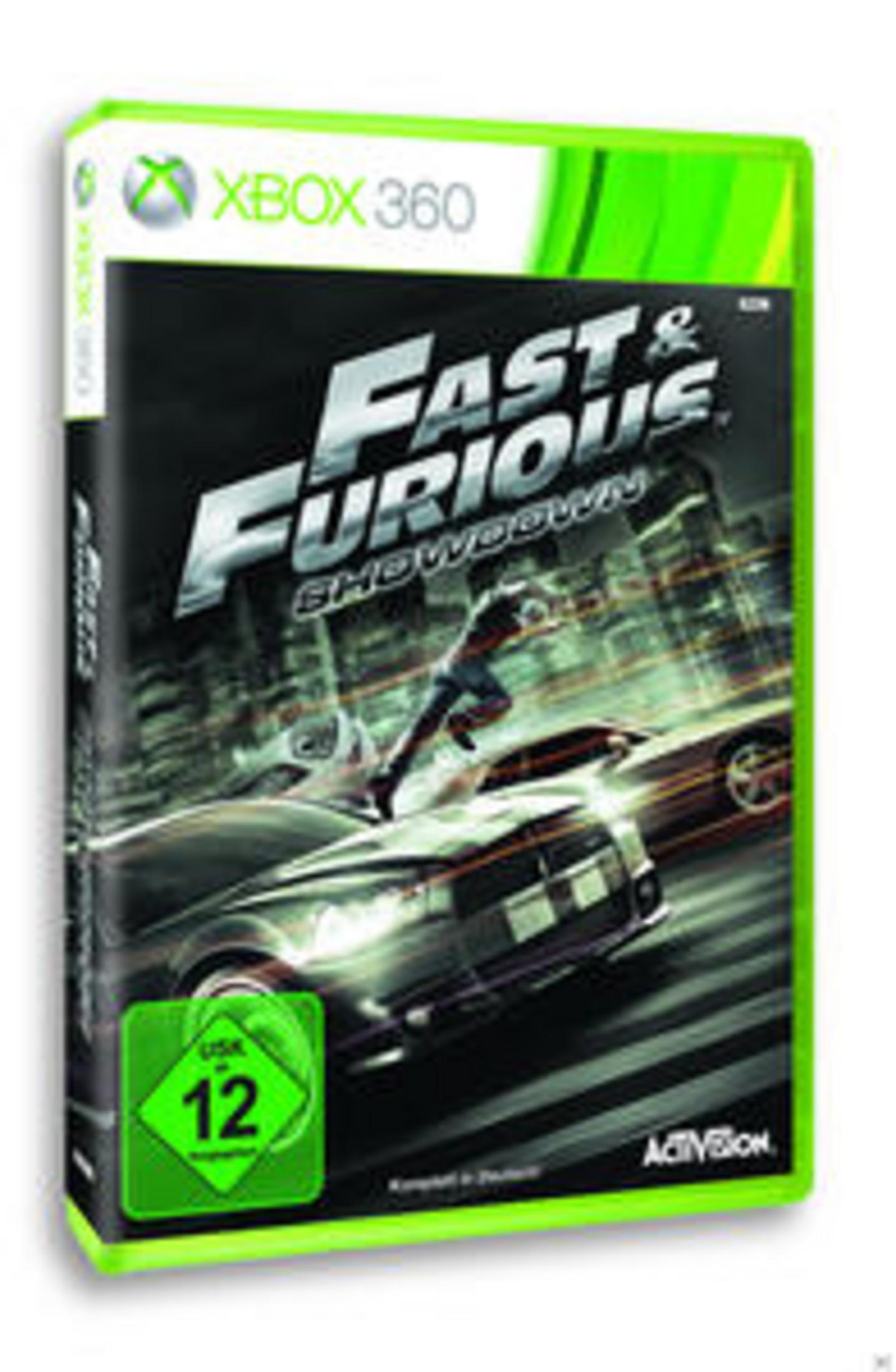 Fast & Furious: Showdown-Spielcover, das einen Mann zeigt, der in einer Stadt zwischen Autos springt.