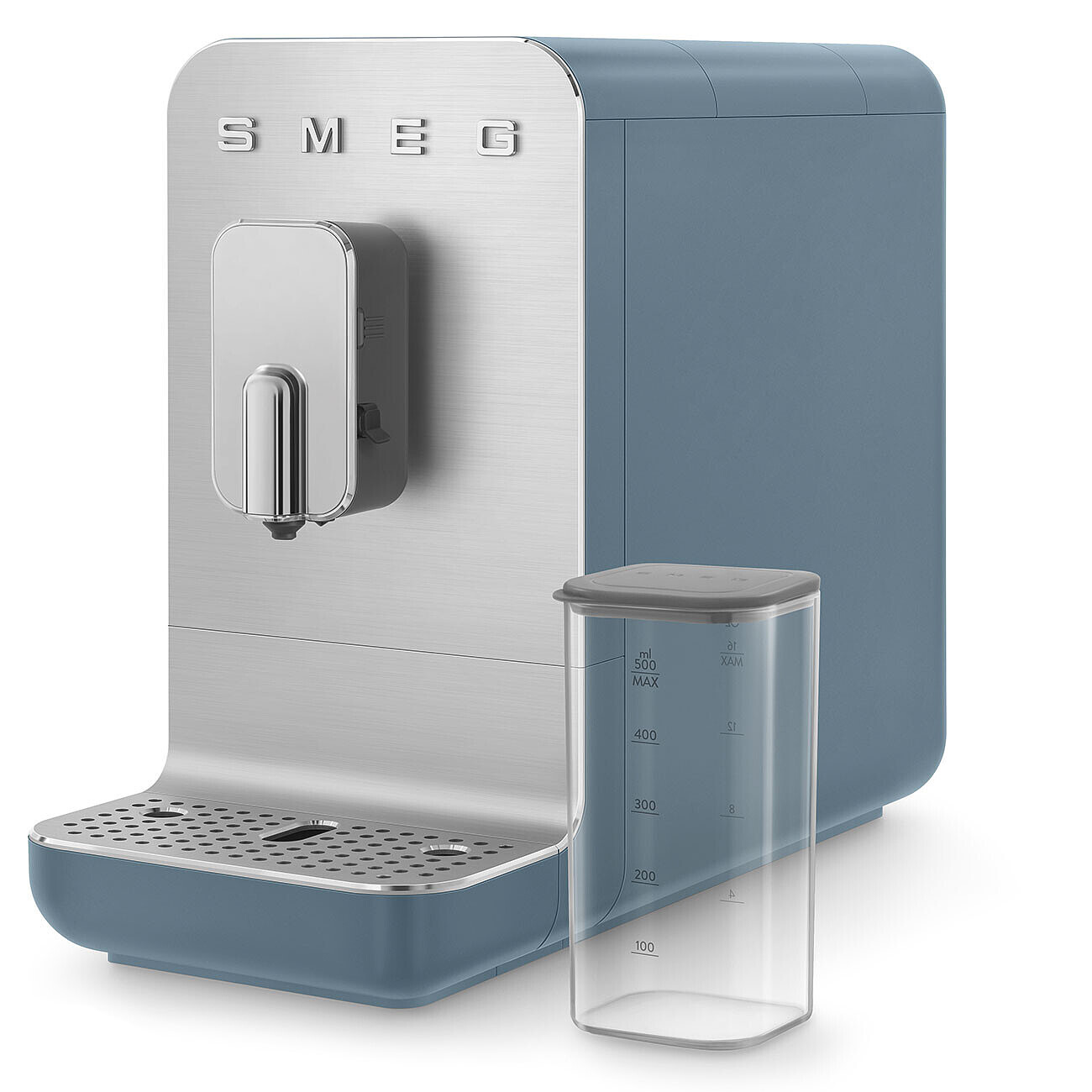 Cafetera SMEG azul con detalles plateados y recipiente de agua transparente, sobre fondo blanco.