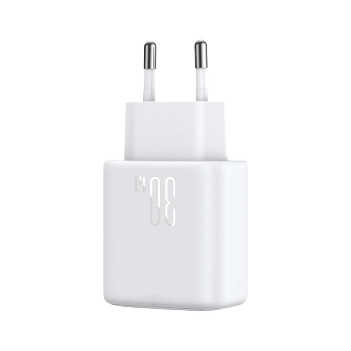 Un caricabatterie bianco da 30 W con spine per prese UE su sfondo bianco.