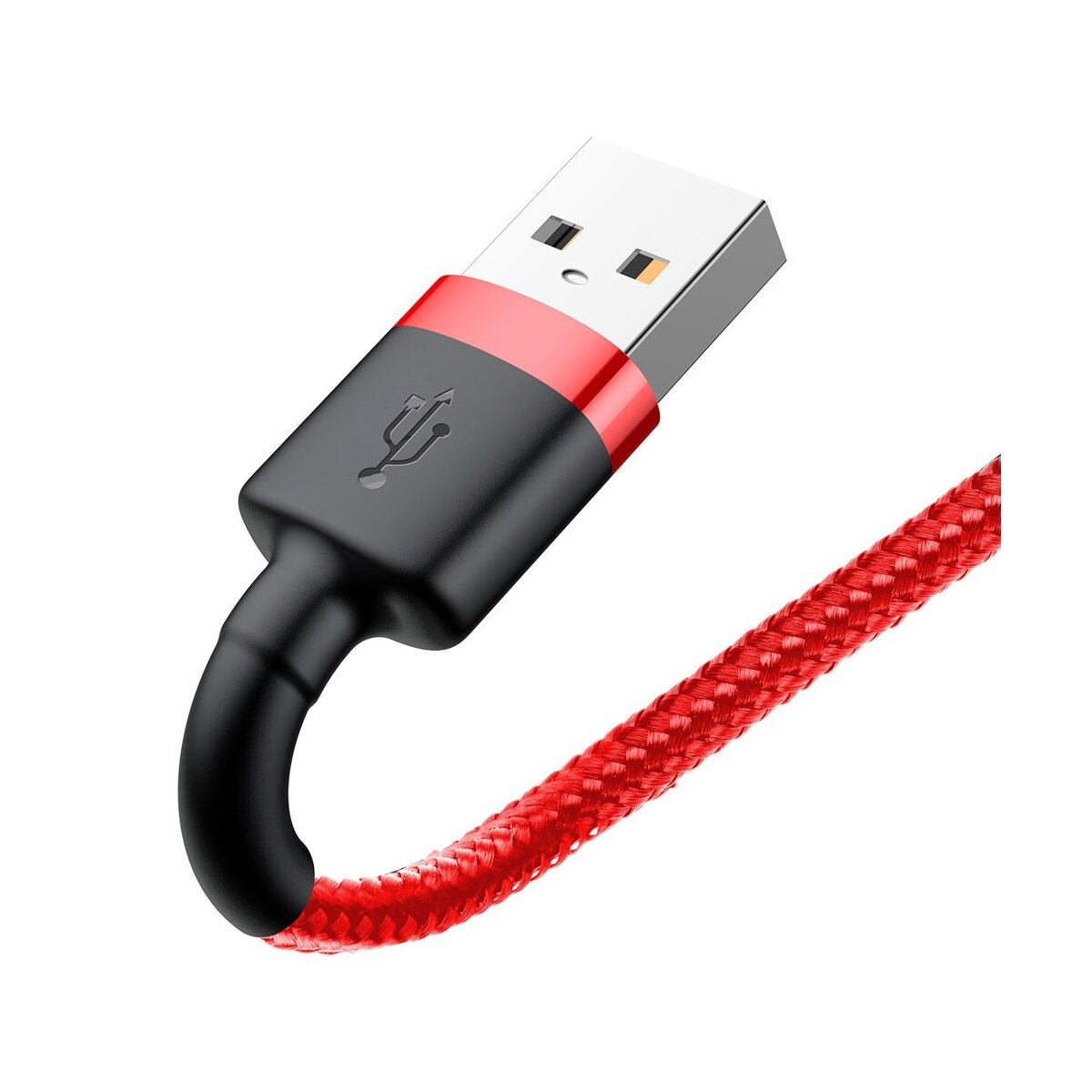 Czerwono-czarne złącze USB-A na kablu ładującym Baseus, ustawione pod kątem na białym tle.