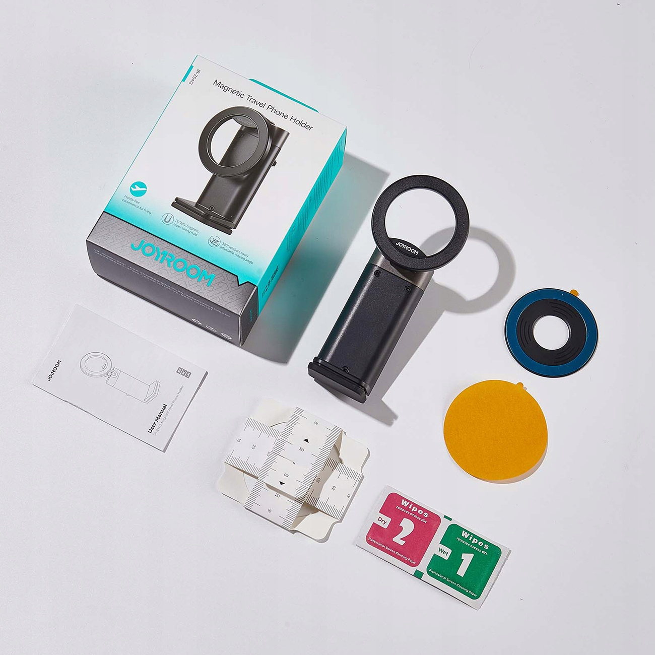Magnetyczny uchwyt podróżny do telefonu Joyroom i jego pudełko są wyświetlane na białym tle.