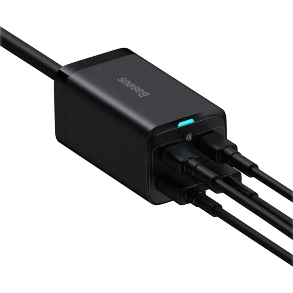 Obraz przedstawia ładowarkę Baseus z podłączonymi wieloma kablami USB, podkreślając jej możliwość ładowania wielu urządzeń.