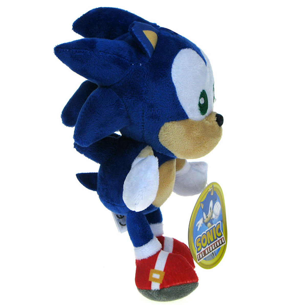 Ein Sonic the Hedgehog Plüschtier steht seitlich und zeigt sein Etikett und Details.