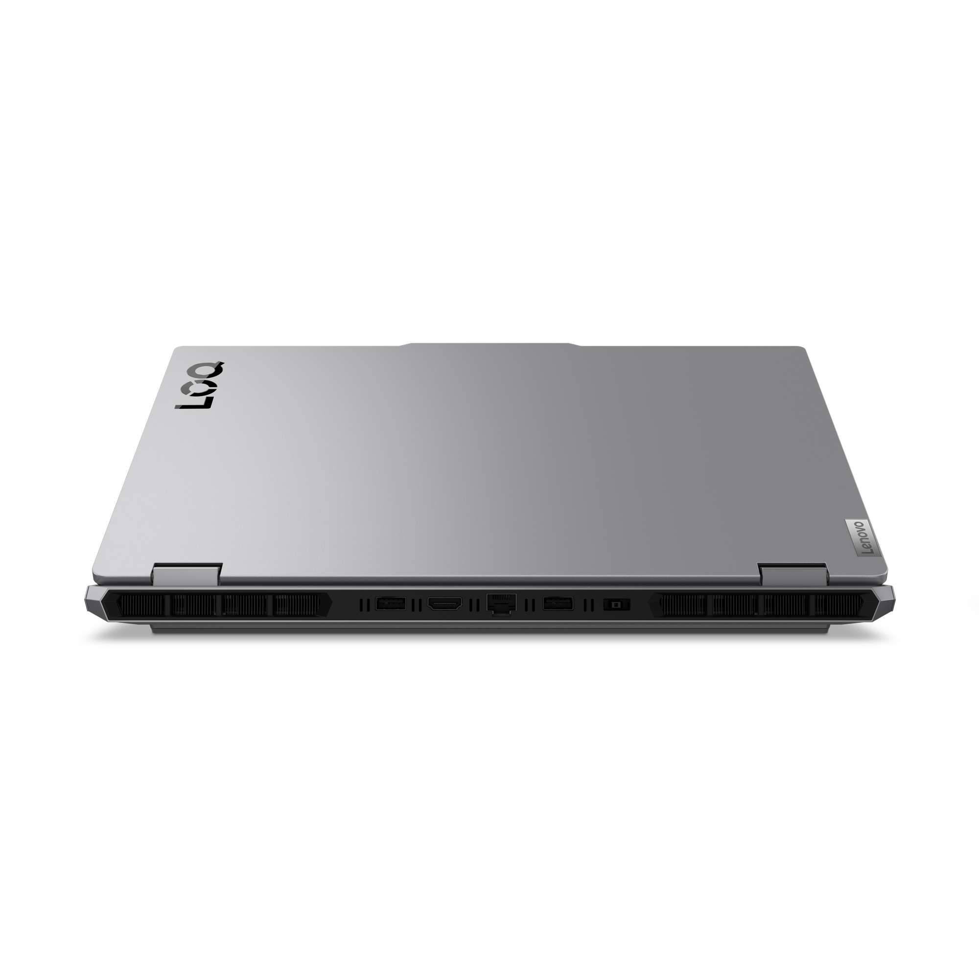 Ein geschlossener silberner Laptop ist horizontal positioniert und präsentiert sein schlankes Design vor einem schlichten weißen Hintergrund.