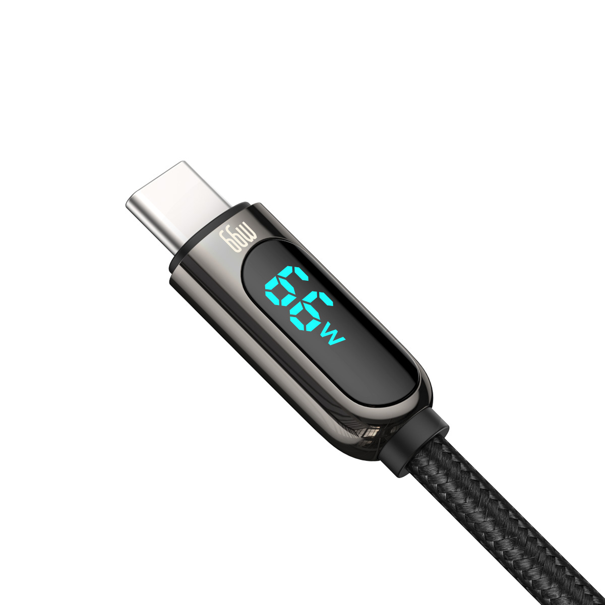 Zbliżenie na czarne złącze USB-C z wyświetlaczem cyfrowym pokazującym 66W na białym tle.