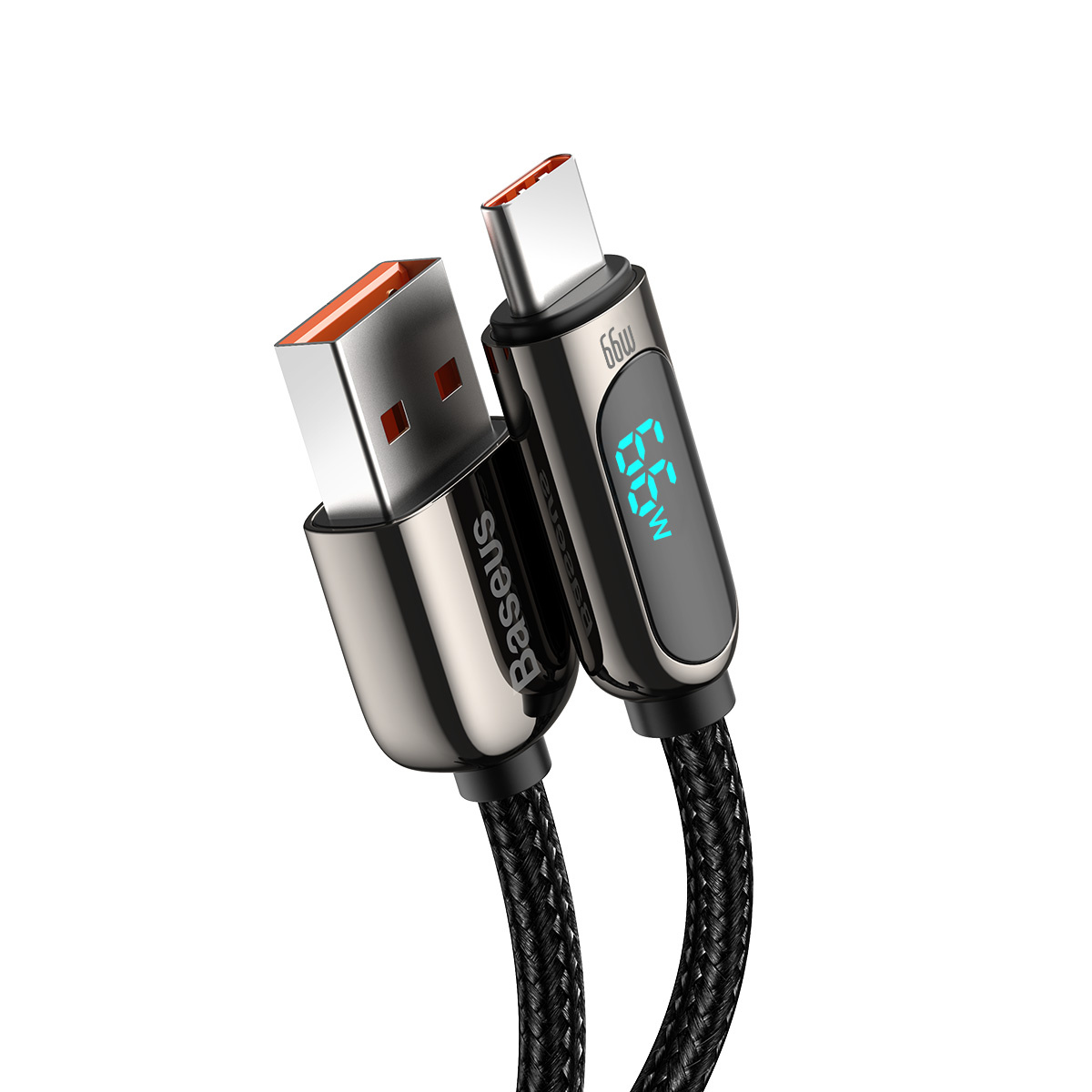 Zbliżenie na kabel USB-A i USB-C, wyświetlający cyfrowy odczyt 66 W na białym tle.