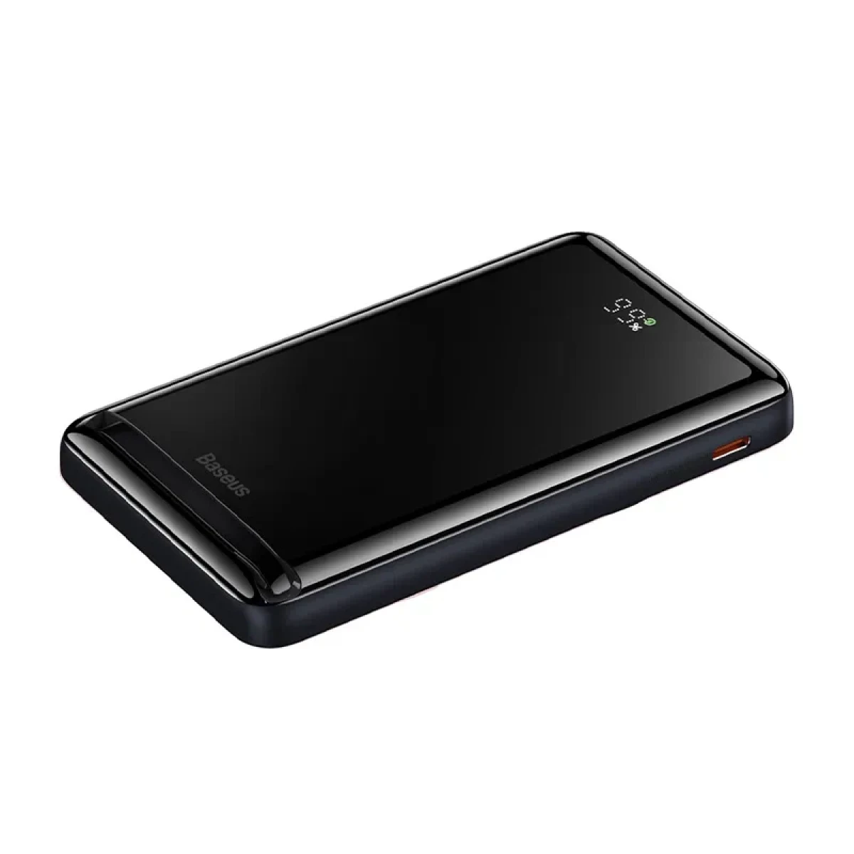 Schwarze Baseus Powerbank, die diagonal liegt und den Ladezustand in Prozent und das Logo zeigt.