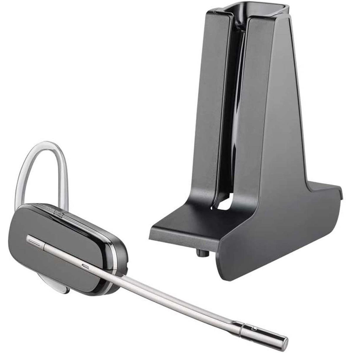 Un auricolare Bluetooth con microfono ad asta e una base di ricarica, entrambi in nero e argento, su uno sfondo bianco.