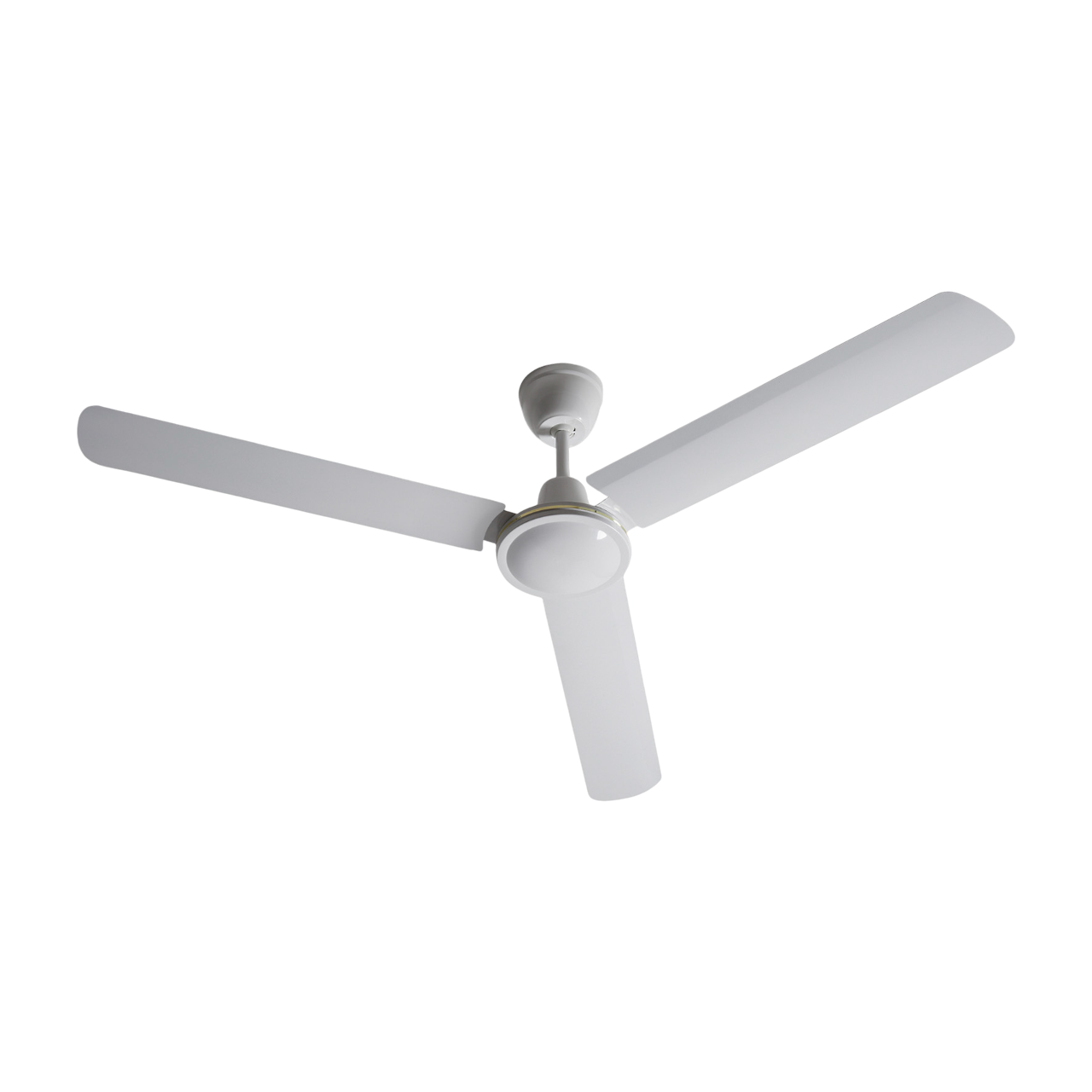 Un ventilatore da soffitto bianco con tre pale è isolato su uno sfondo nero.
