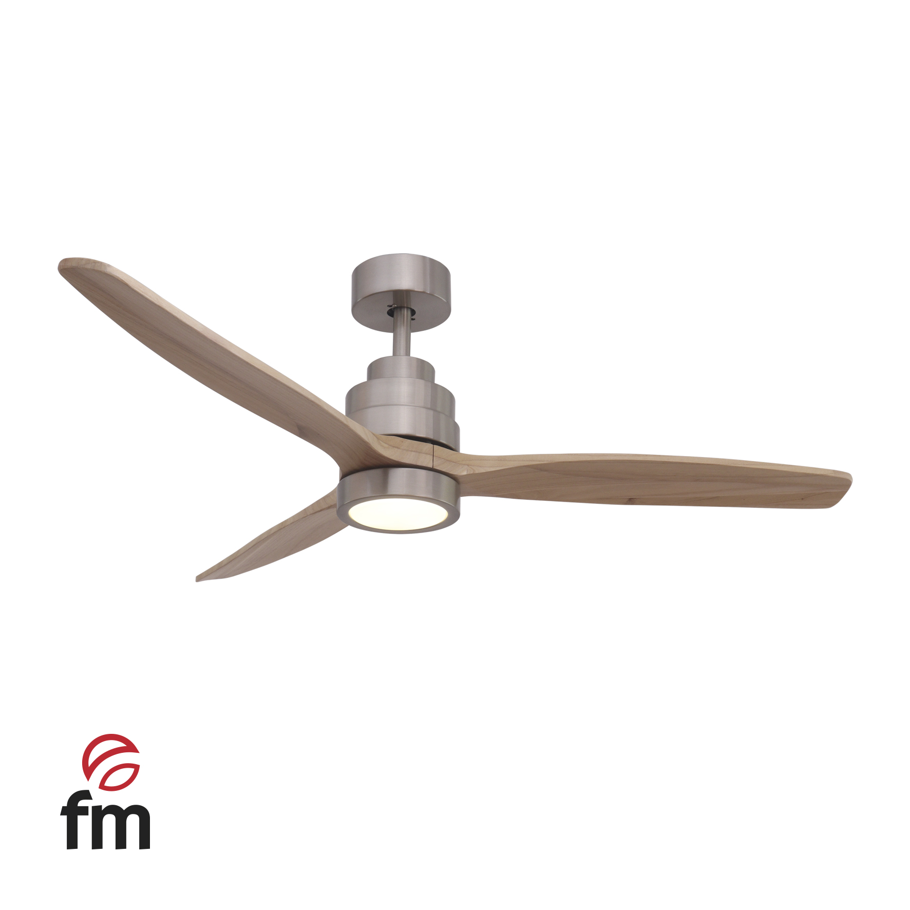 Un ventilatore a soffitto argentato con tre pale in legno chiaro e un apparecchio di illuminazione integrato.