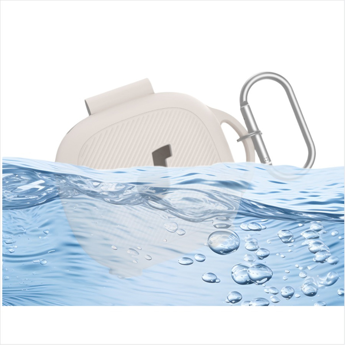 Ein weißes Ohrhörer-Etui unter Wasser. Das Wasser ist klar und hat Kräuselungen.