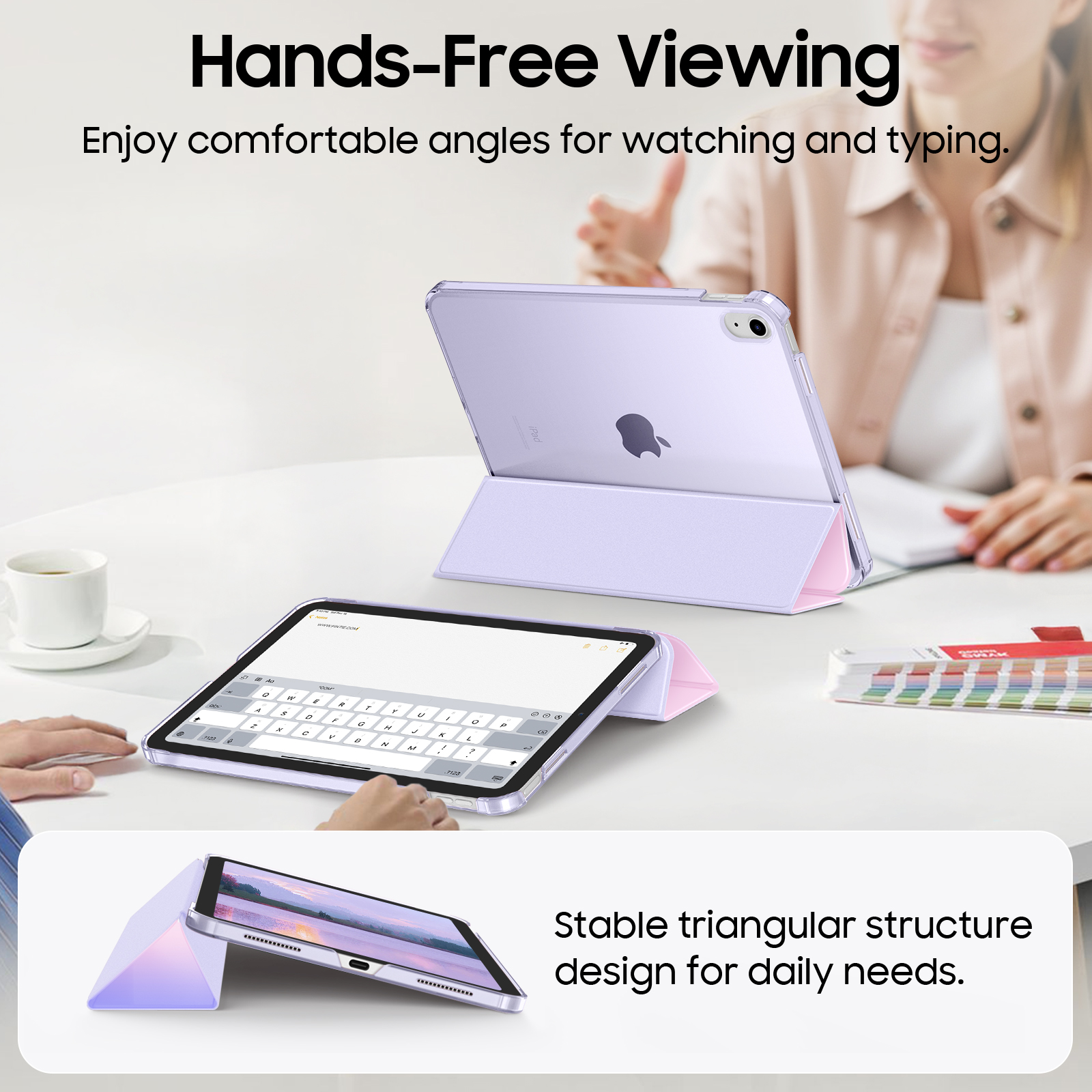 Zwei iPads in durchsichtigen Hüllen, von denen eines freihändig mit einer lila Farbverlaufsabdeckung verwendet wird.