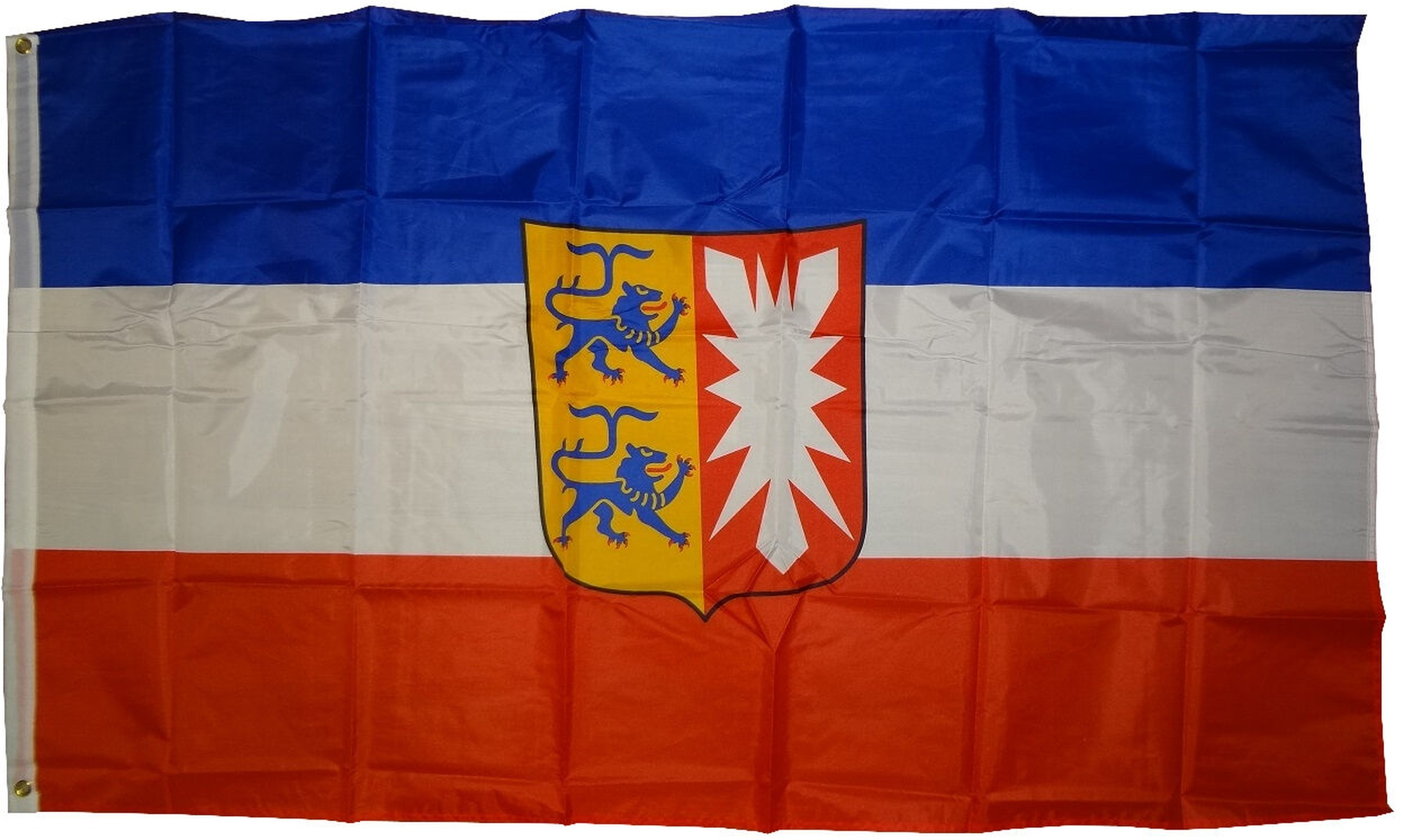 Die Flagge Schleswig-Holsteins zeigt horizontale Streifen in Blau, Weiß und Rot mit einem Wappen in der Mitte.
