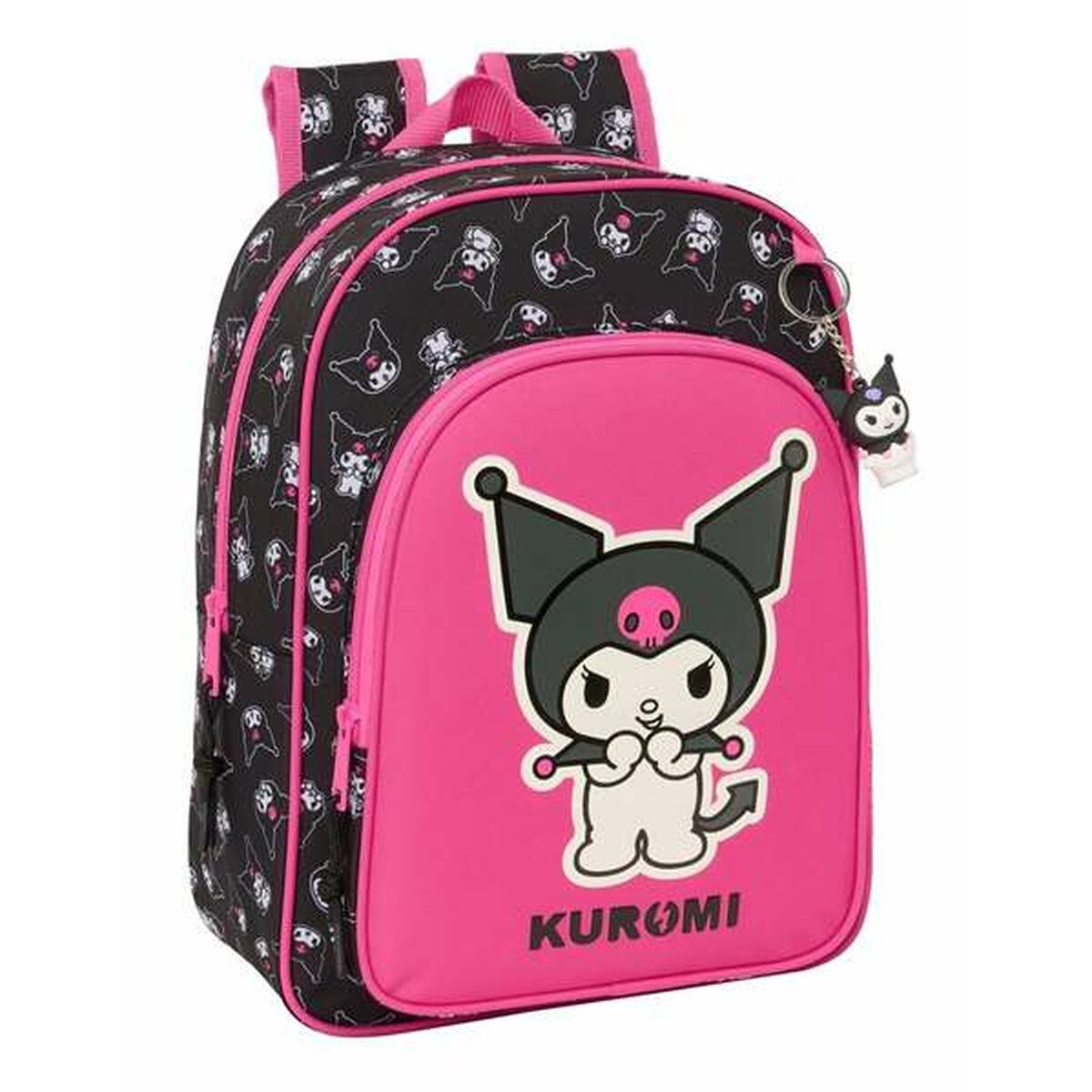 Ein rosa-schwarzer Rucksack mit Kuromi, einer Sanrio-Figur, wird vor einem weißen Hintergrund gezeigt.